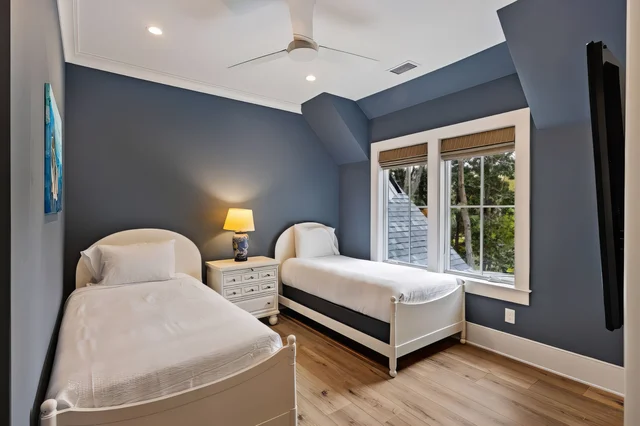 Bedroom 5 image 1