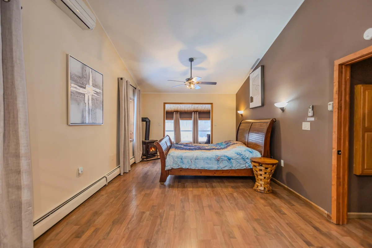 Bedroom 1 image 1