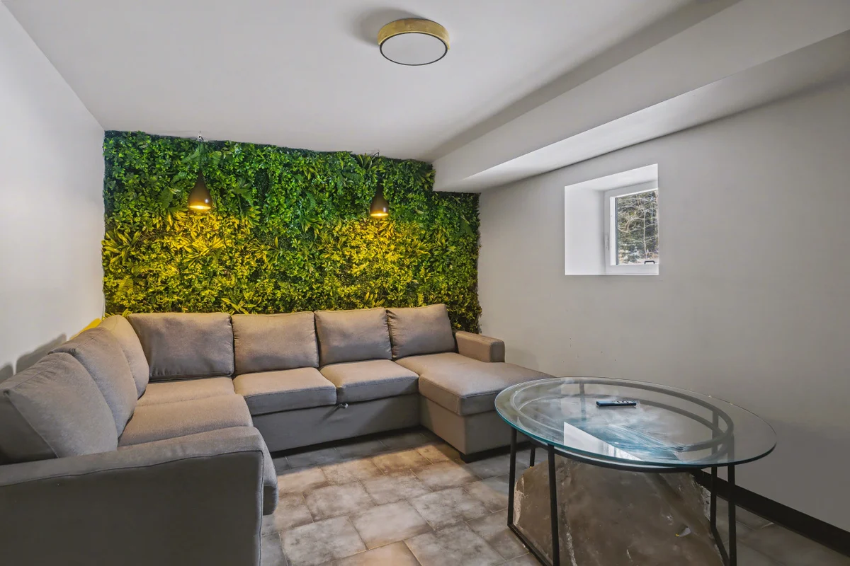 Bedroom 8 image 1