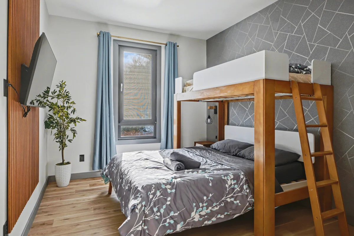 Bedroom 3 image 1