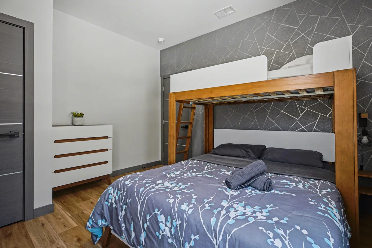 Bedroom 4 image 1