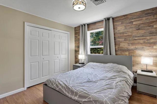 Bedroom 5 image 1