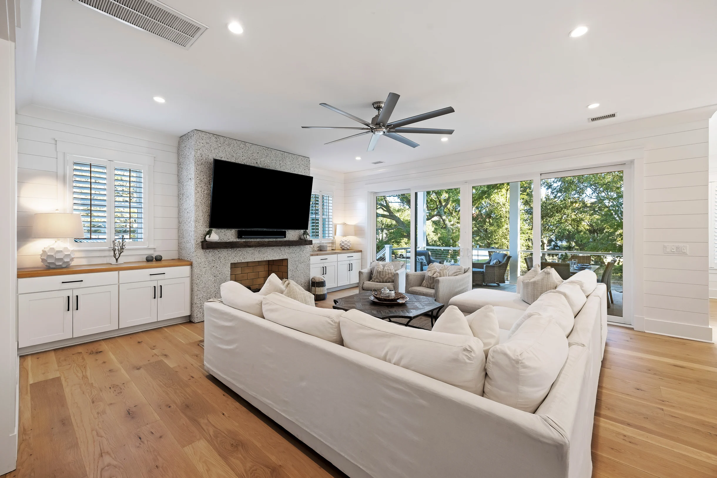 AV3-39: 3 39th Avenue #119