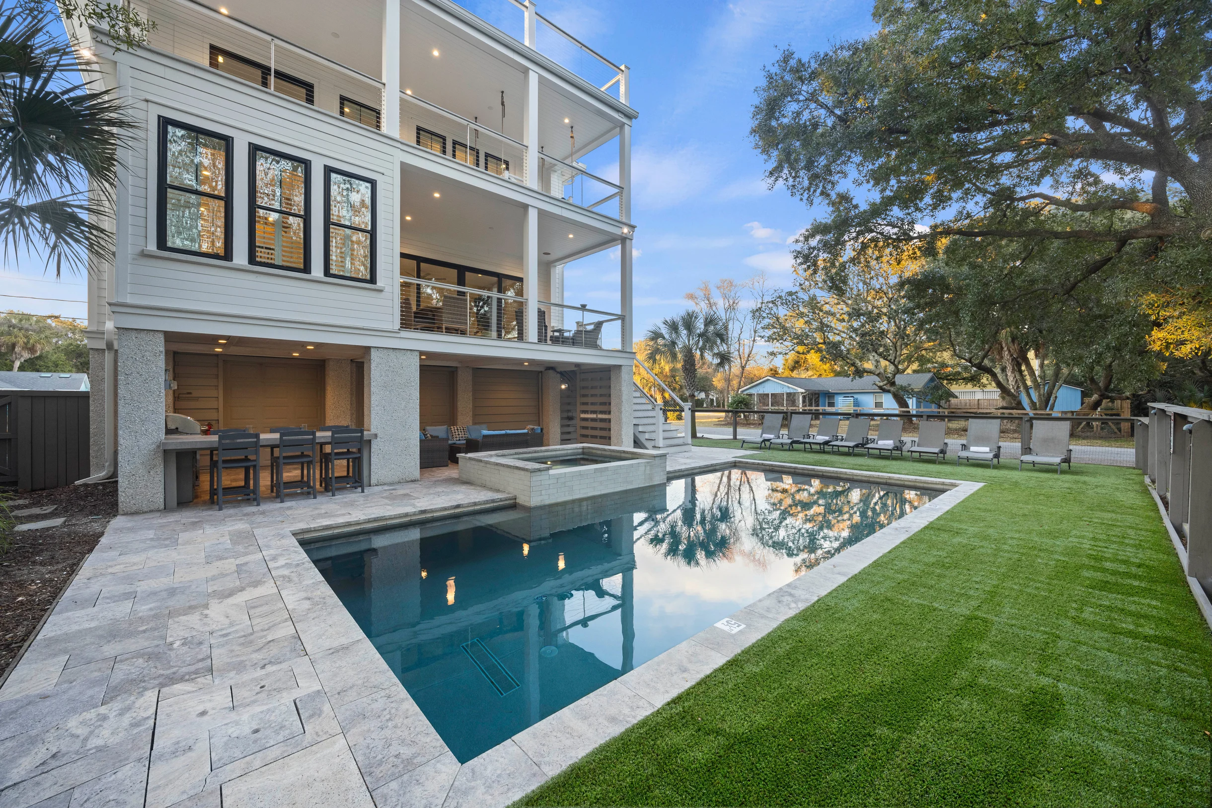 AV3-39: 3 39th Avenue #129