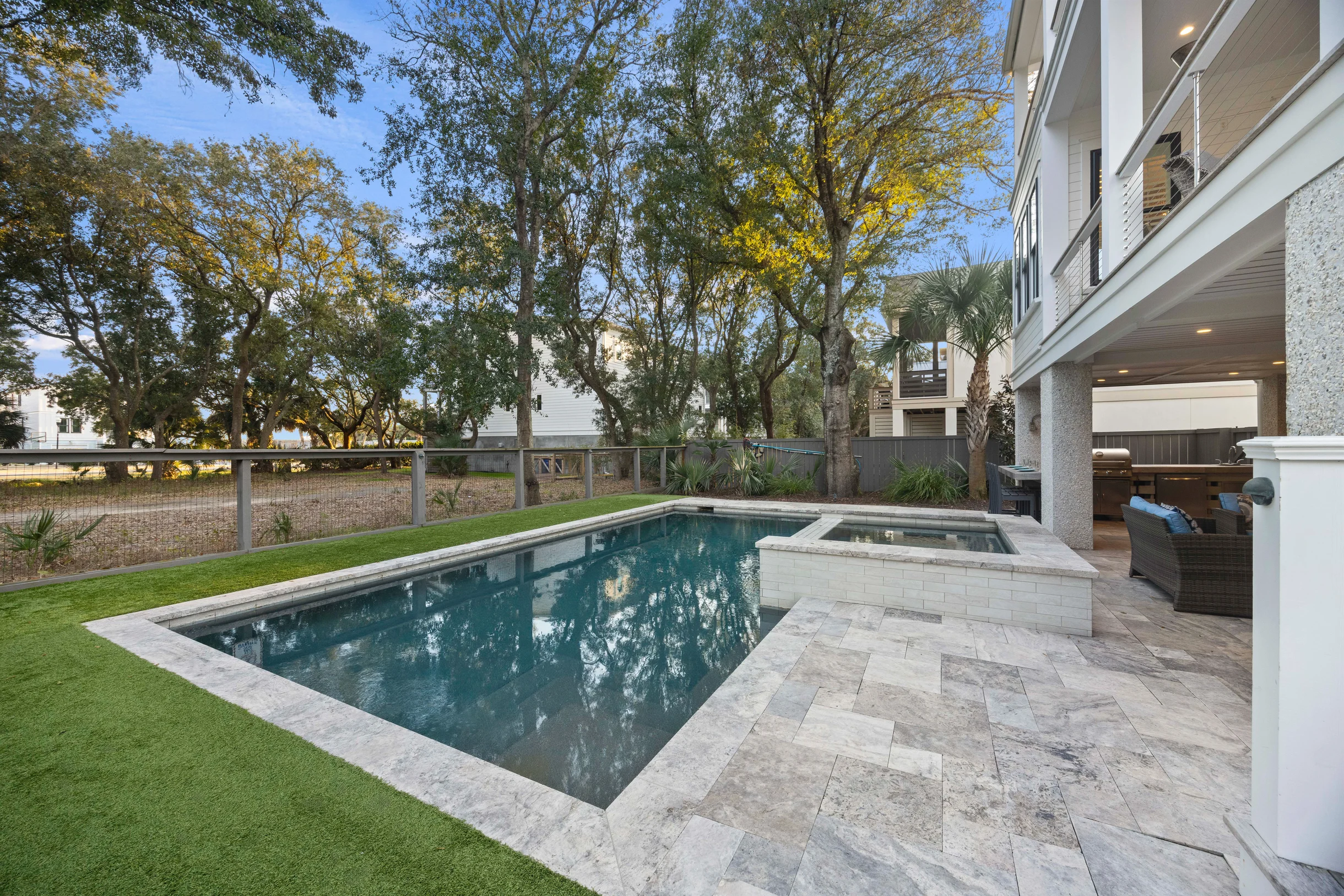 AV3-39: 3 39th Avenue #125