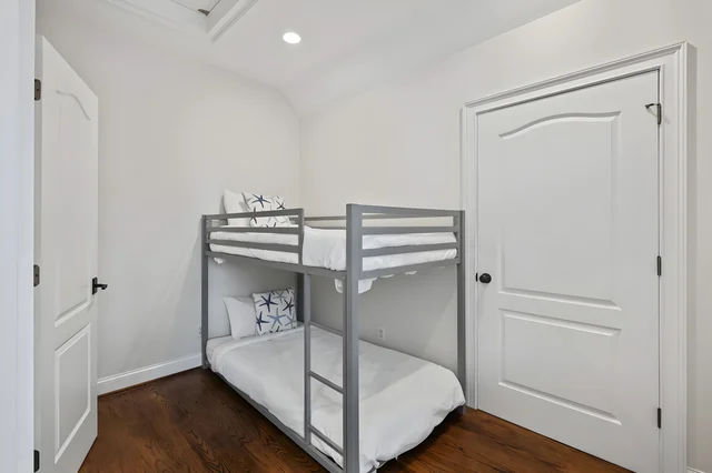 Bedroom 5 image 1