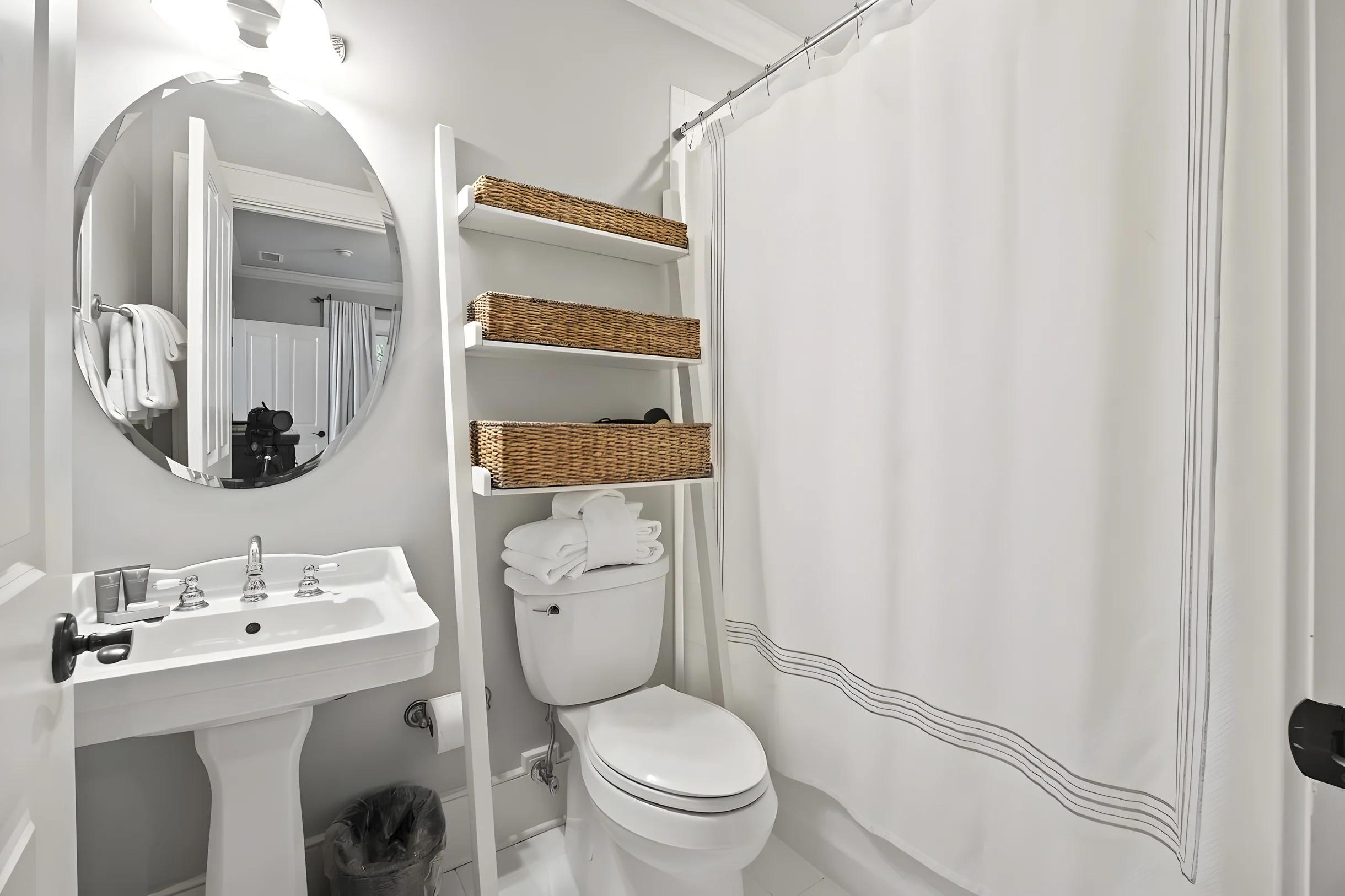 EA2B: 2B Eugenia Avenue #28