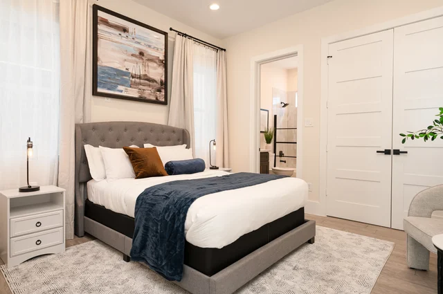 Bedroom 8 image 1