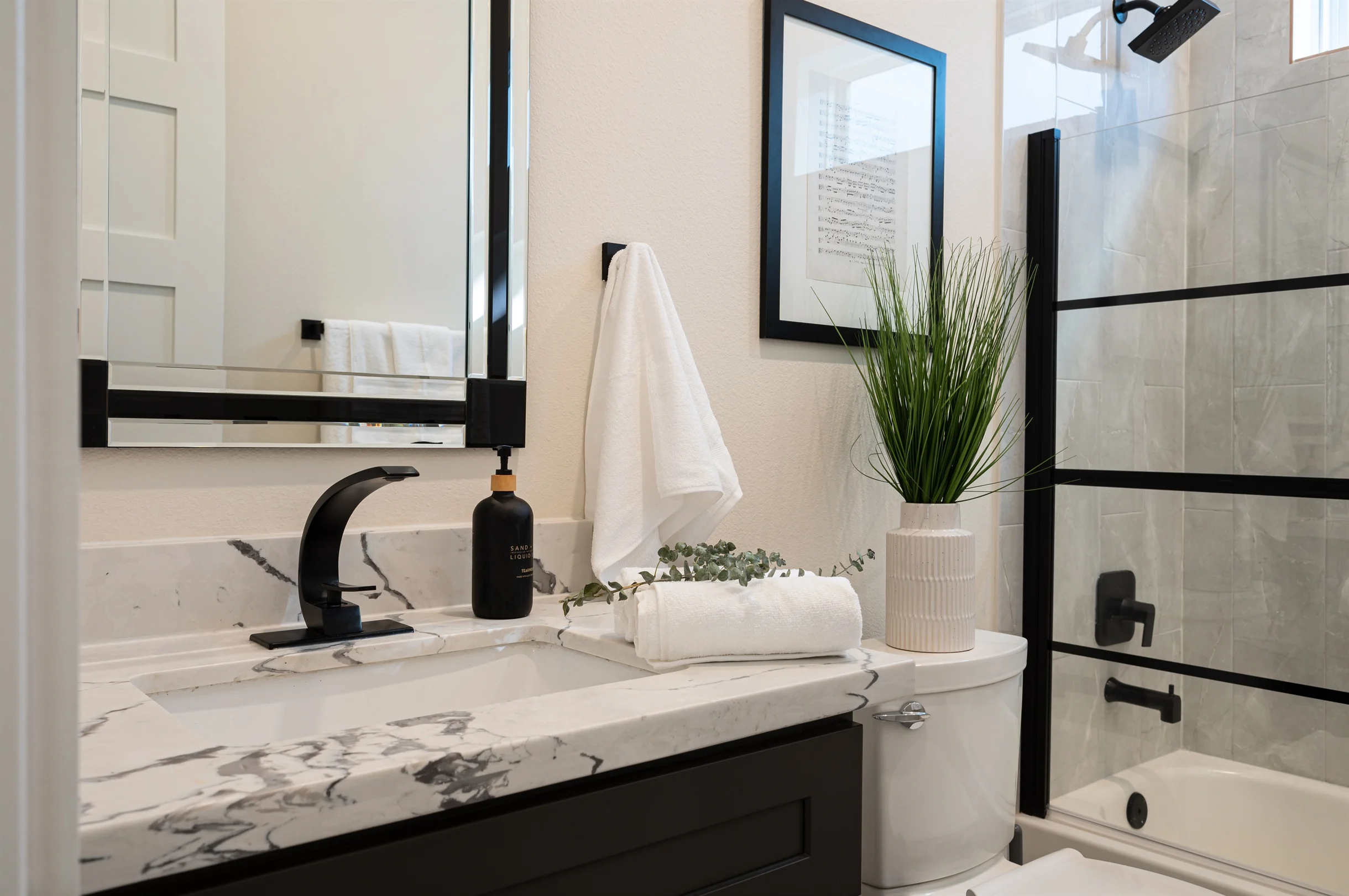 Pet-Friendly | 4BR Luxe Rooftop | Rice Military #37