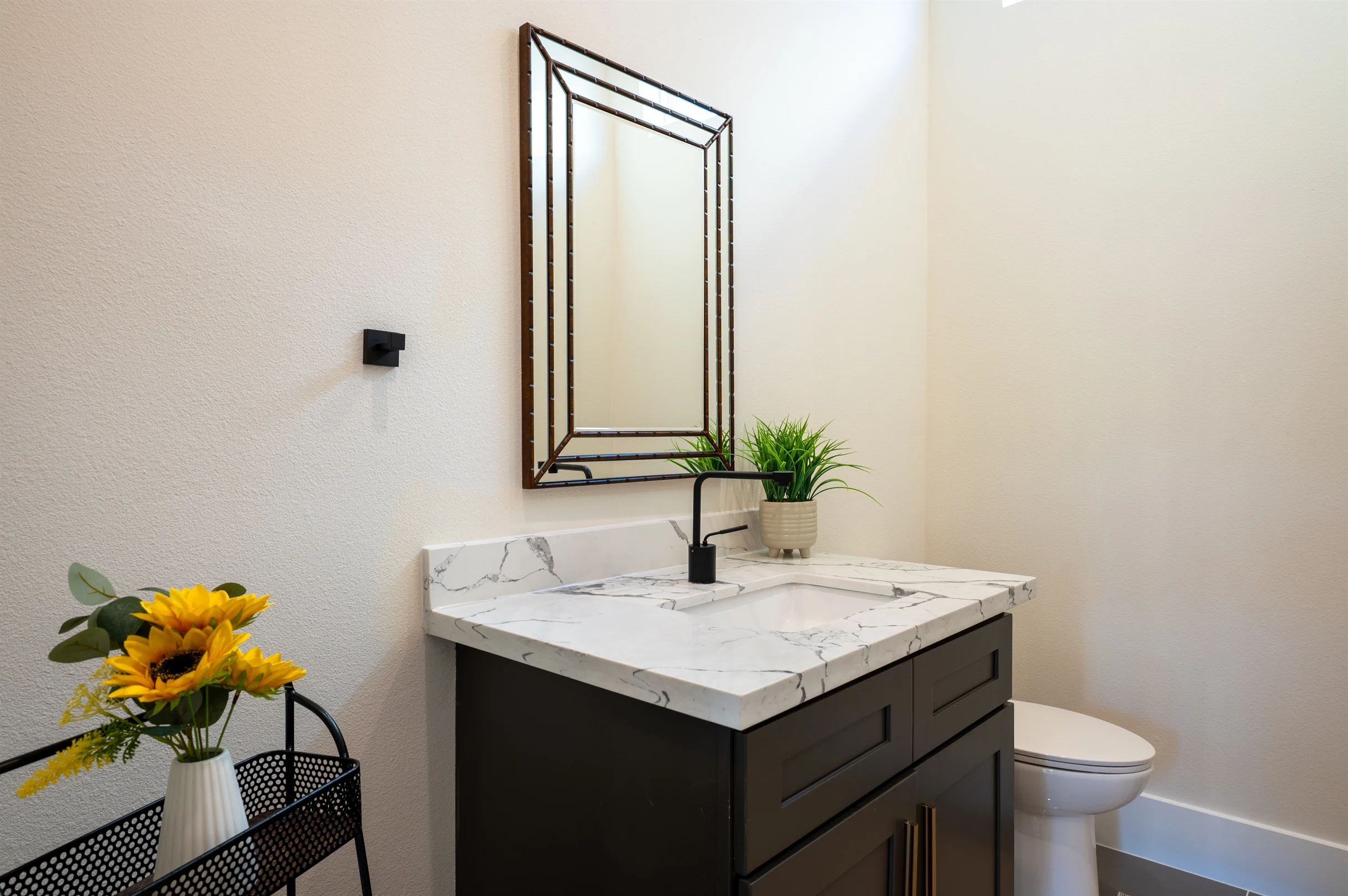 Pet-Friendly | 4BR Luxe Rooftop | Rice Military #12