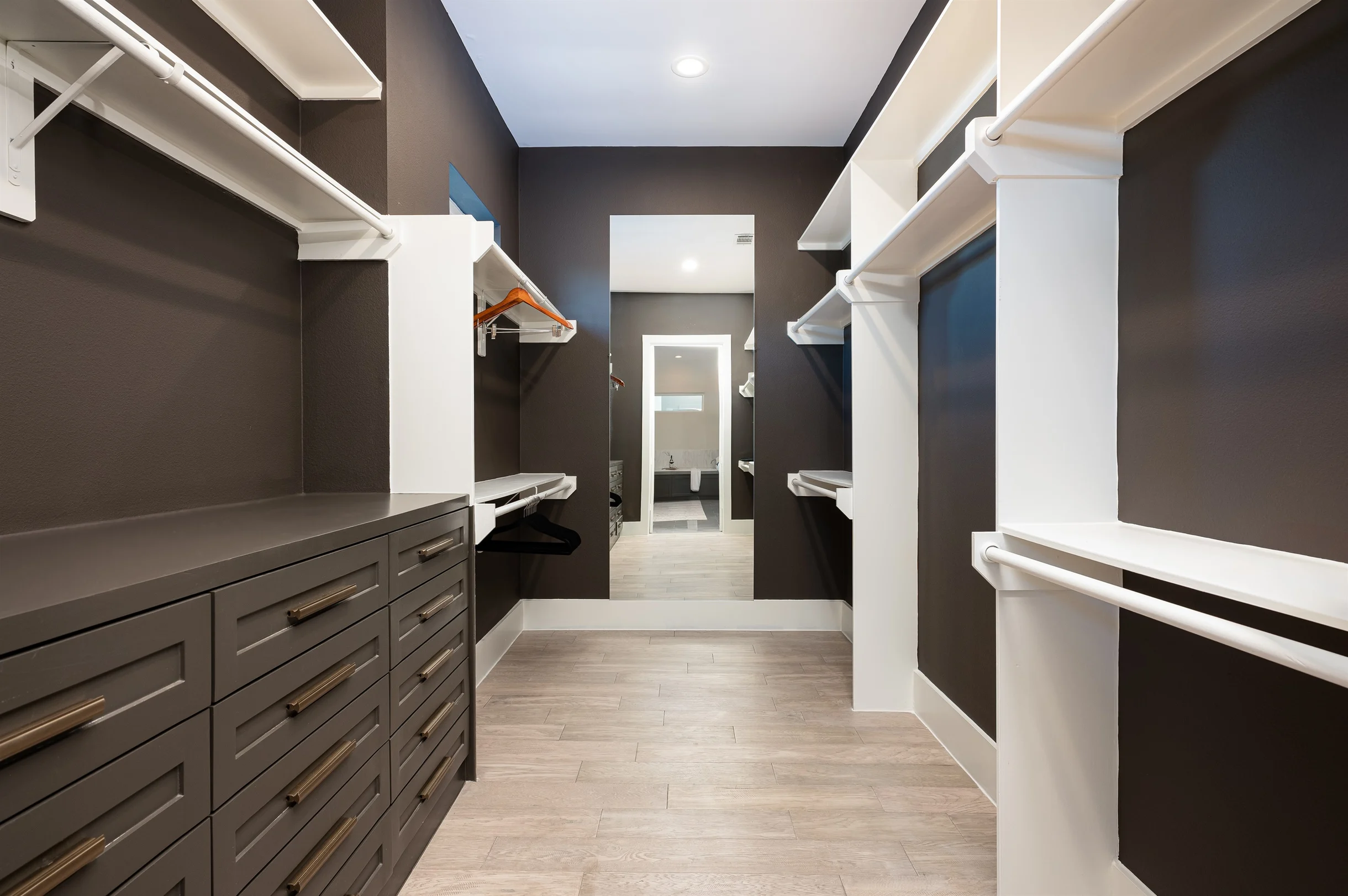 Pet-Friendly | 4BR Luxe Rooftop | Rice Military #47