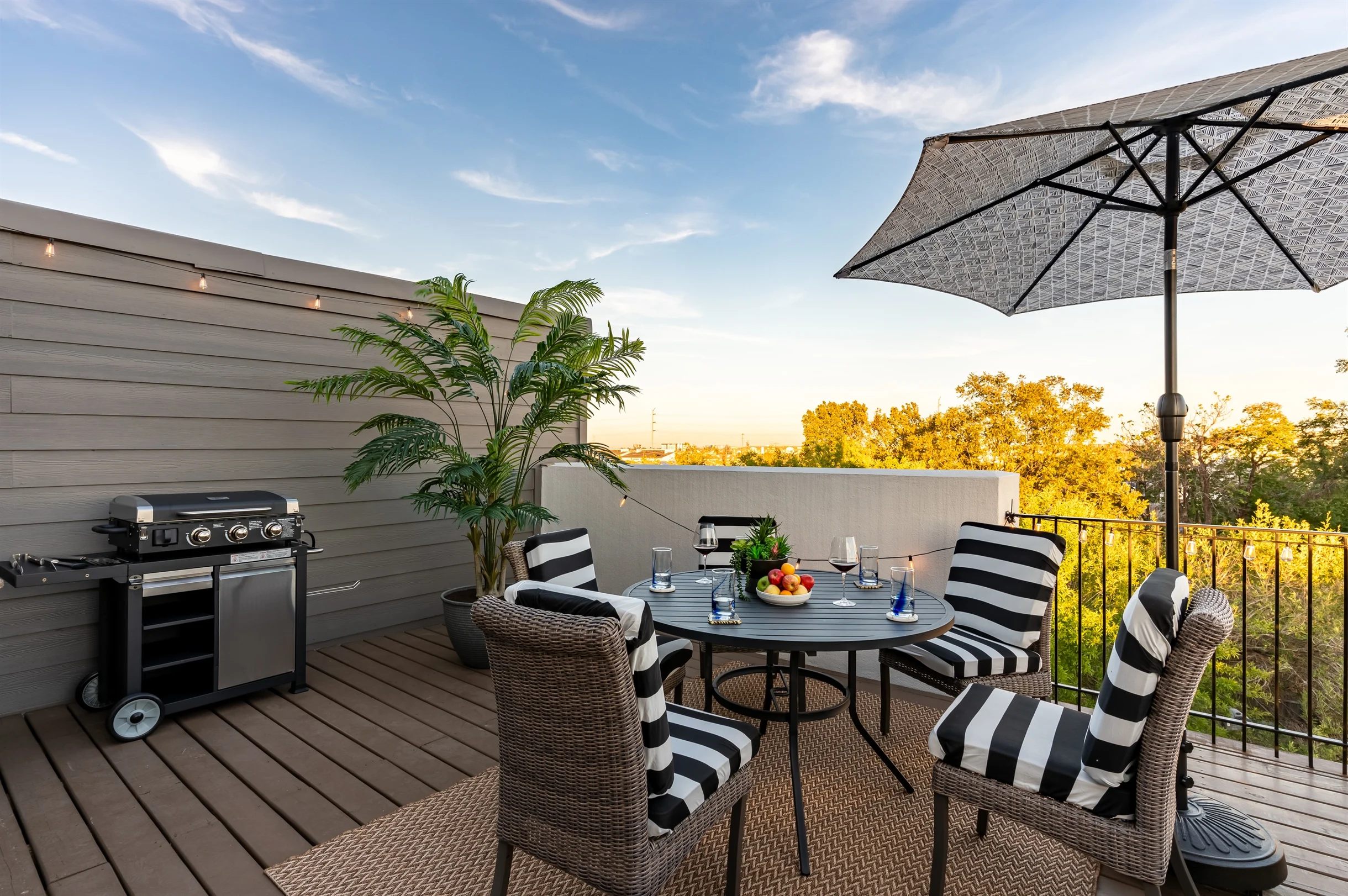 Pet-Friendly | 4BR Luxe Rooftop | Rice Military #19