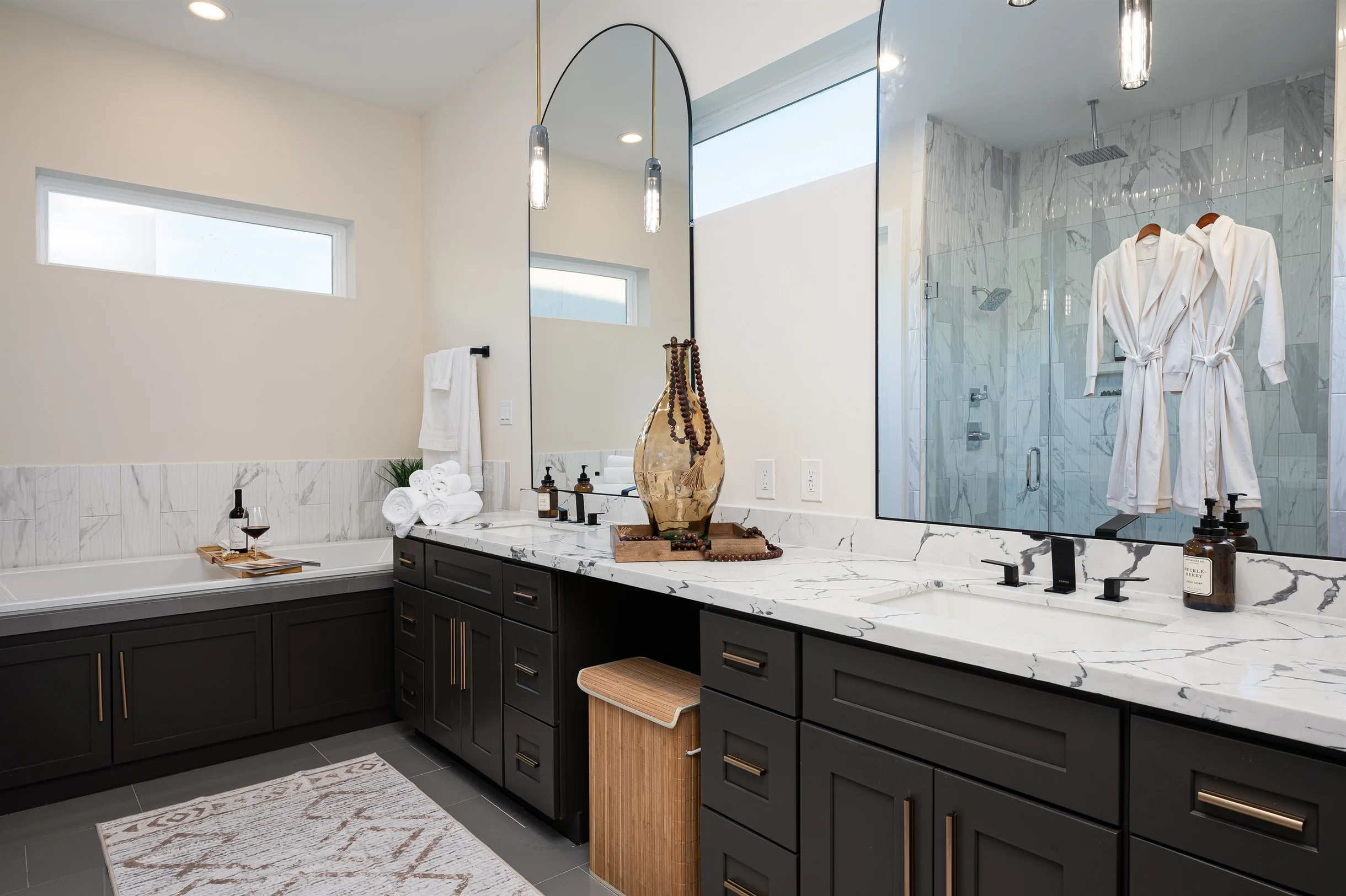 Pet-Friendly | 4BR Luxe Rooftop | Rice Military #35