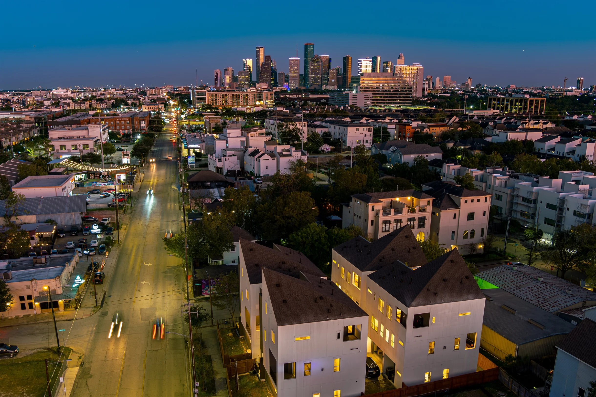 Pet-Friendly | 4BR Luxe Rooftop | Rice Military #45