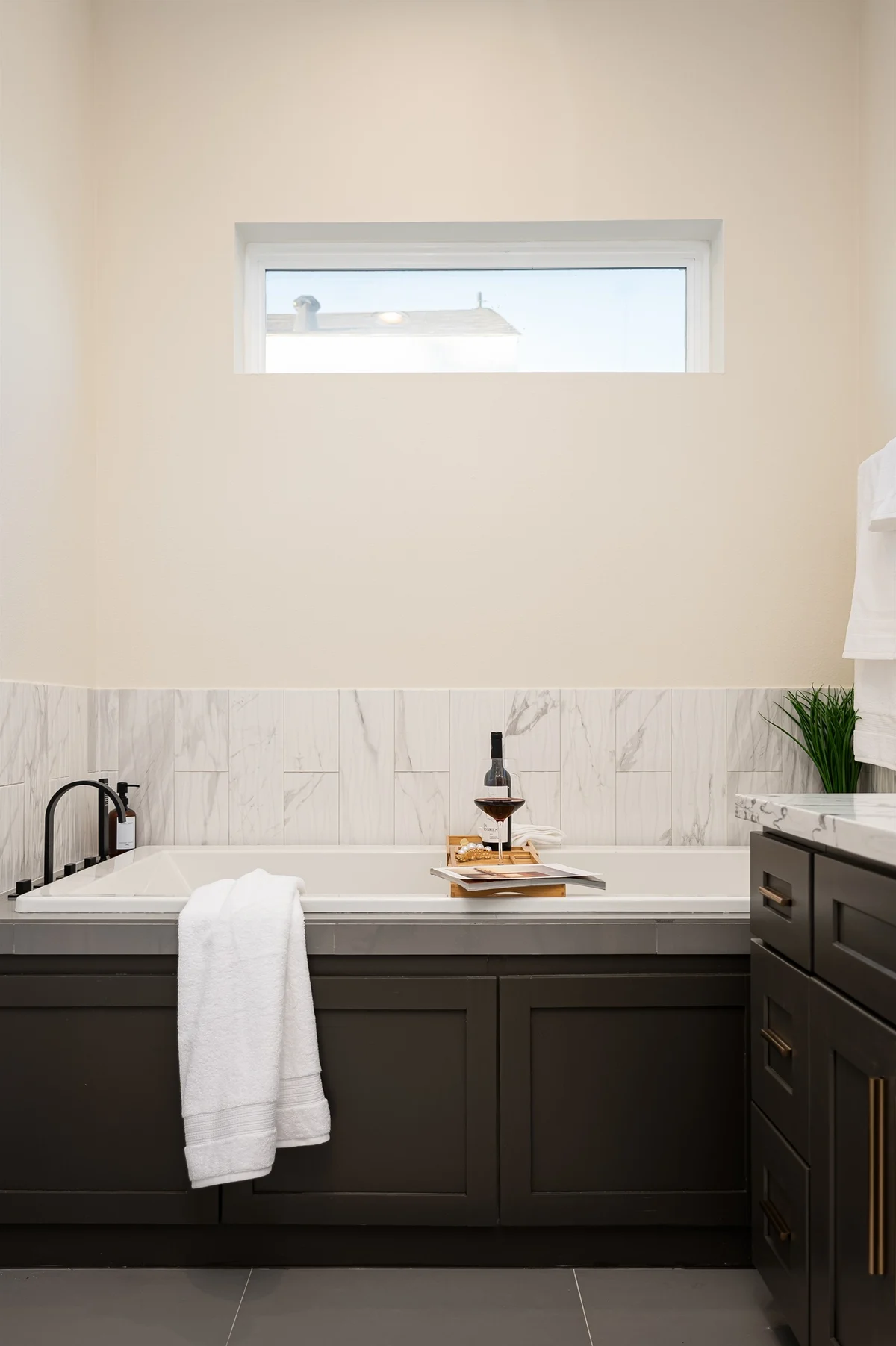 Pet-Friendly | 4BR Luxe Rooftop | Rice Military #18