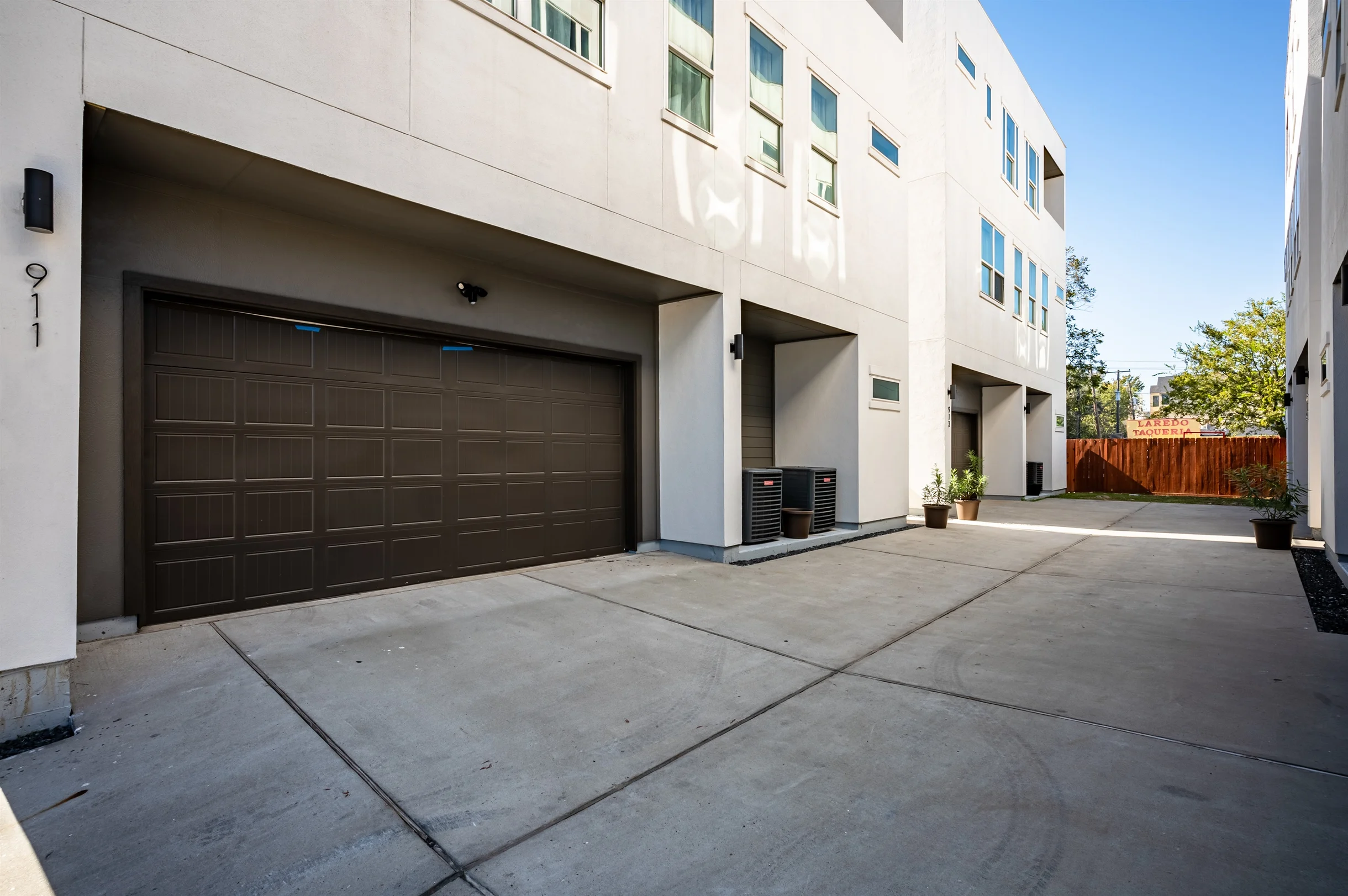 4BR Rooftop Luxury | Pet-Friendly | Garage | HTX #26