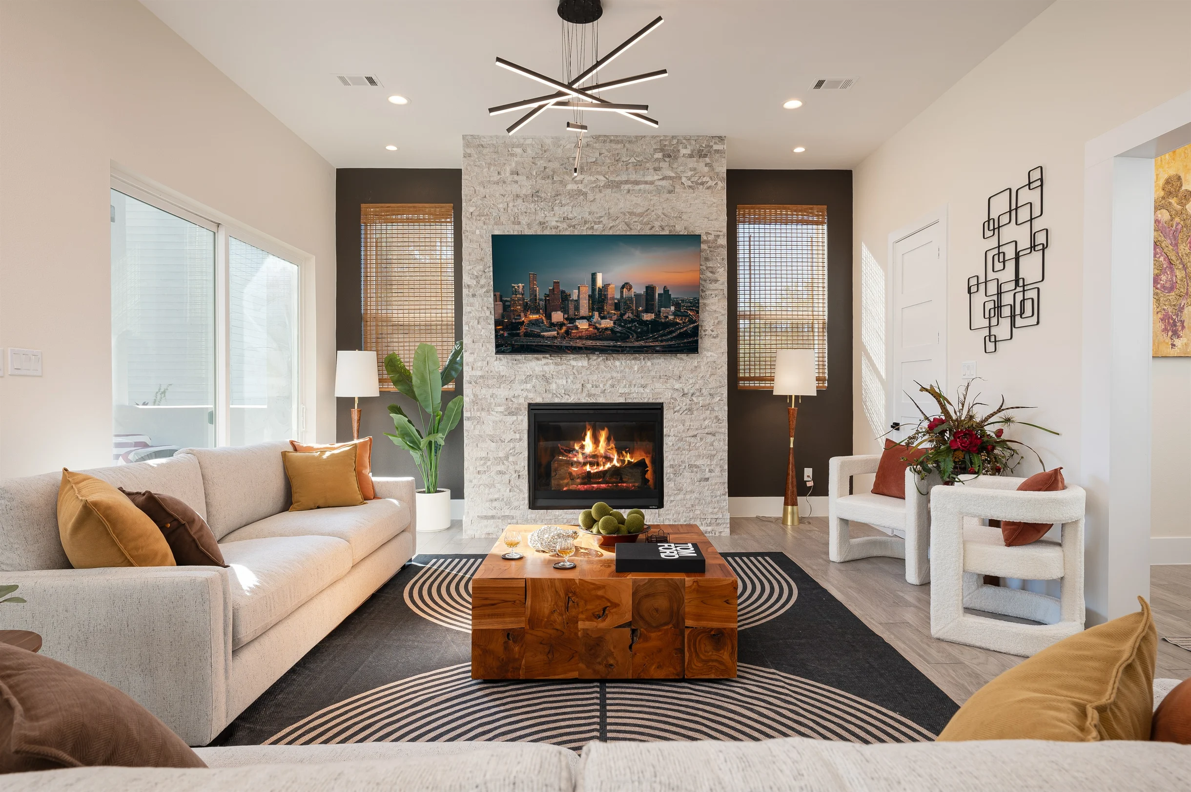 4BR Rooftop Luxury | Pet-Friendly | Garage | HTX #49