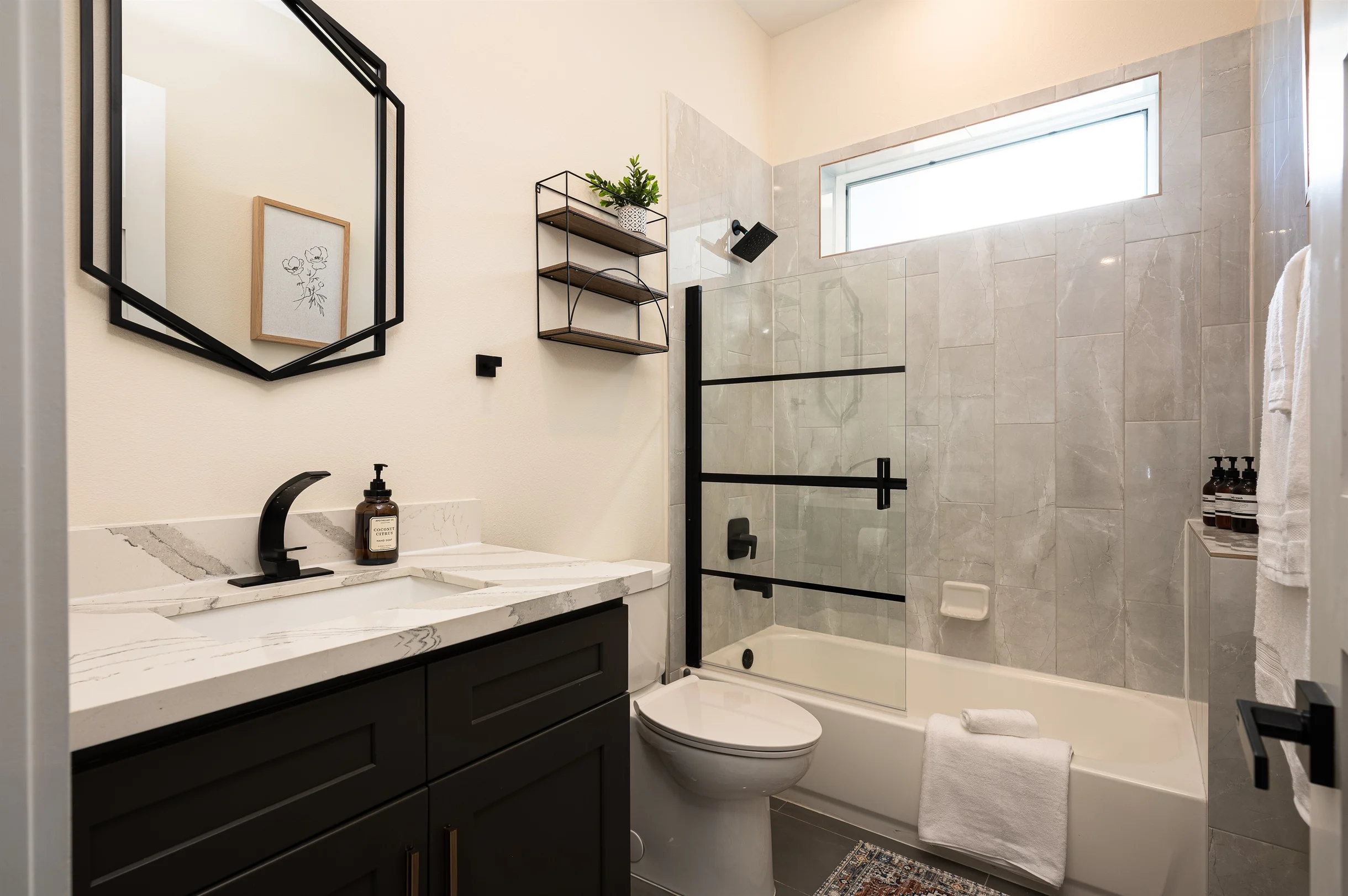4BR Rooftop Luxury | Pet-Friendly | Garage | HTX #16