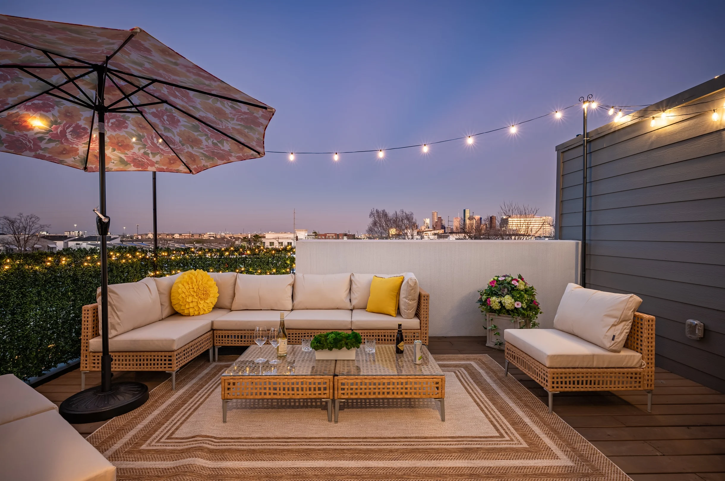 Sleeps 10! Rooftop Luxe • Pet-Friendly • Downtown #15
