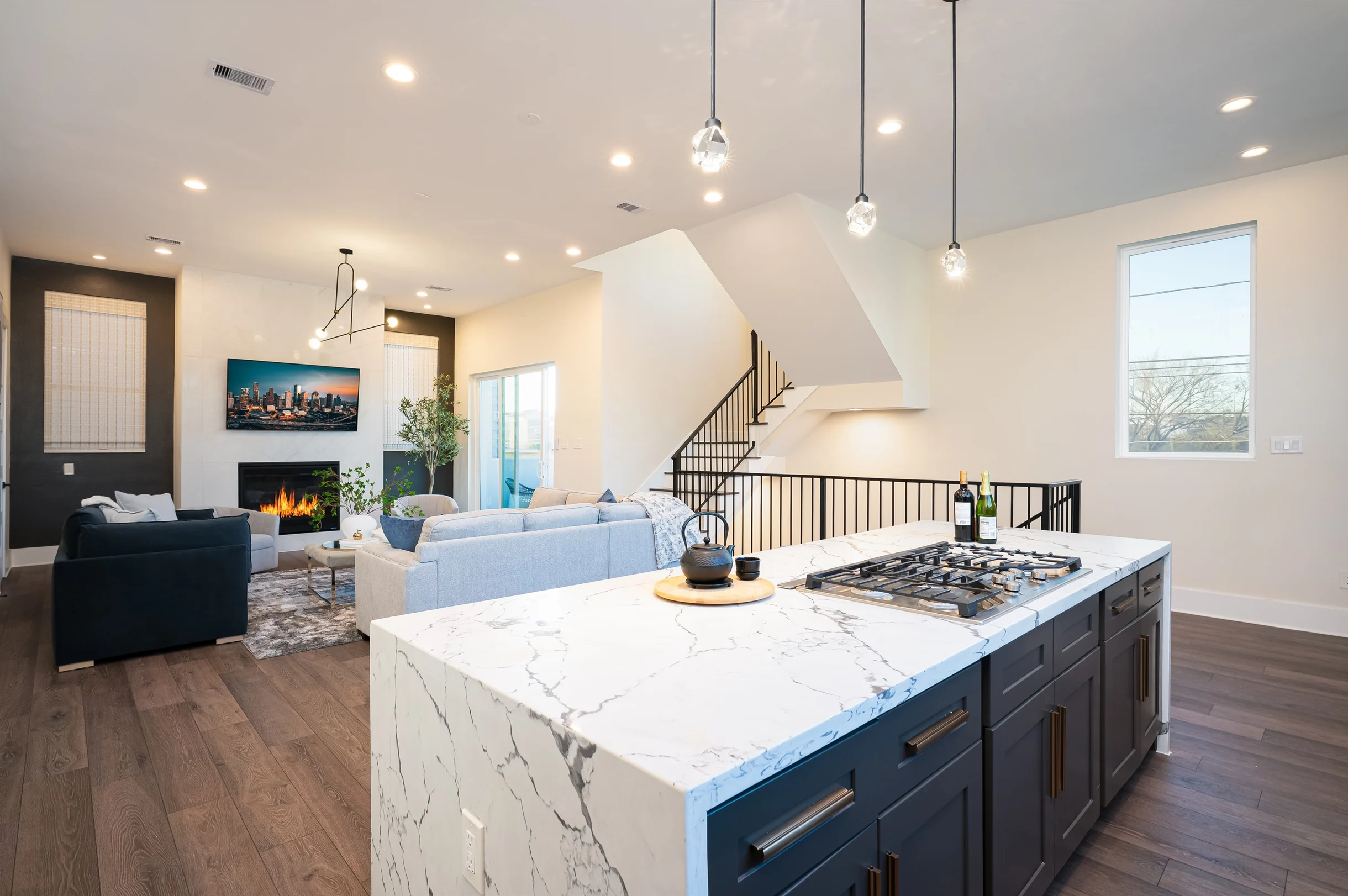 Sleeps 10! Rooftop Luxe • Pet-Friendly • Downtown #5