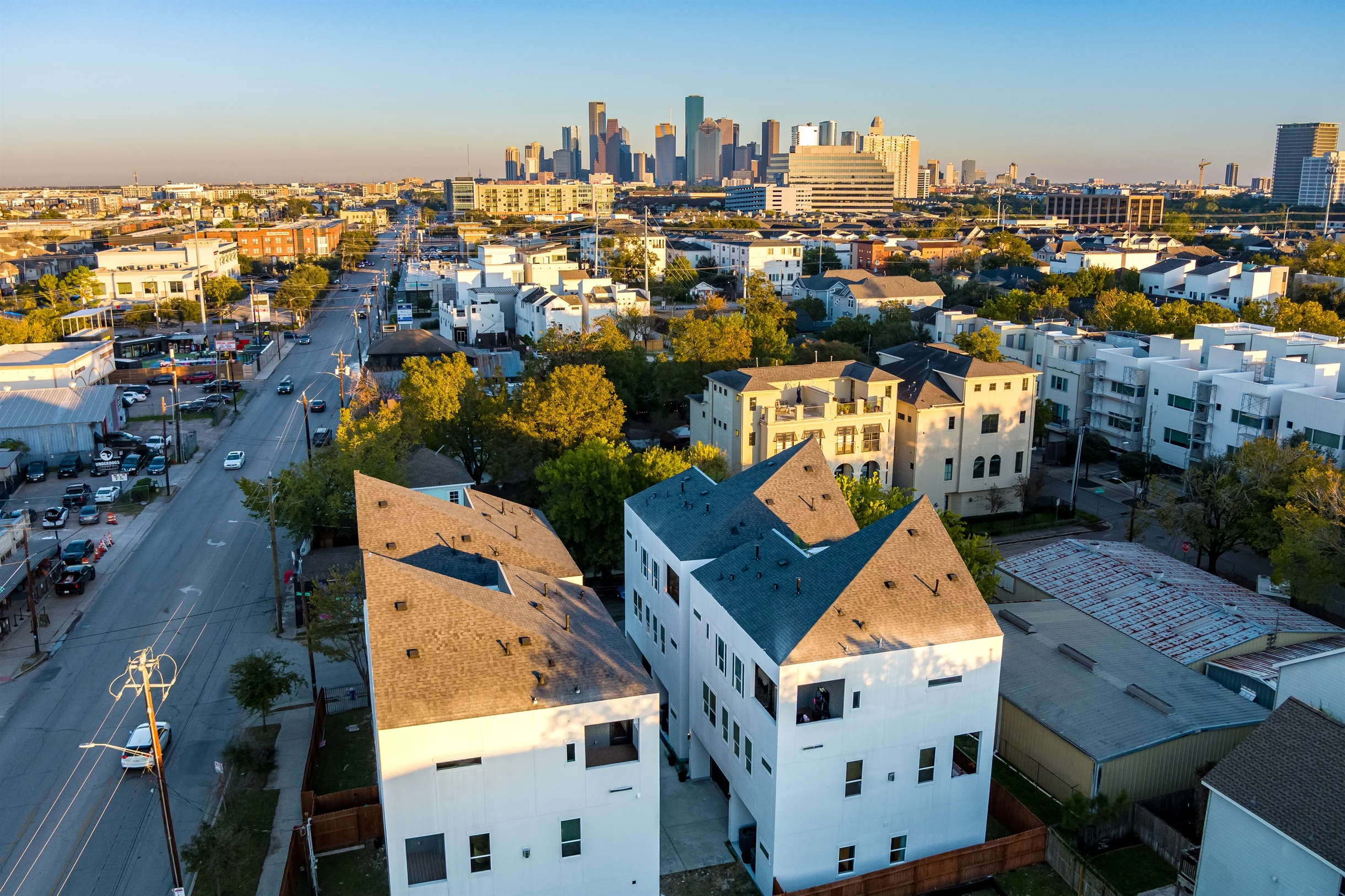 Sleeps 10! Rooftop Luxe • Pet-Friendly • Downtown #18