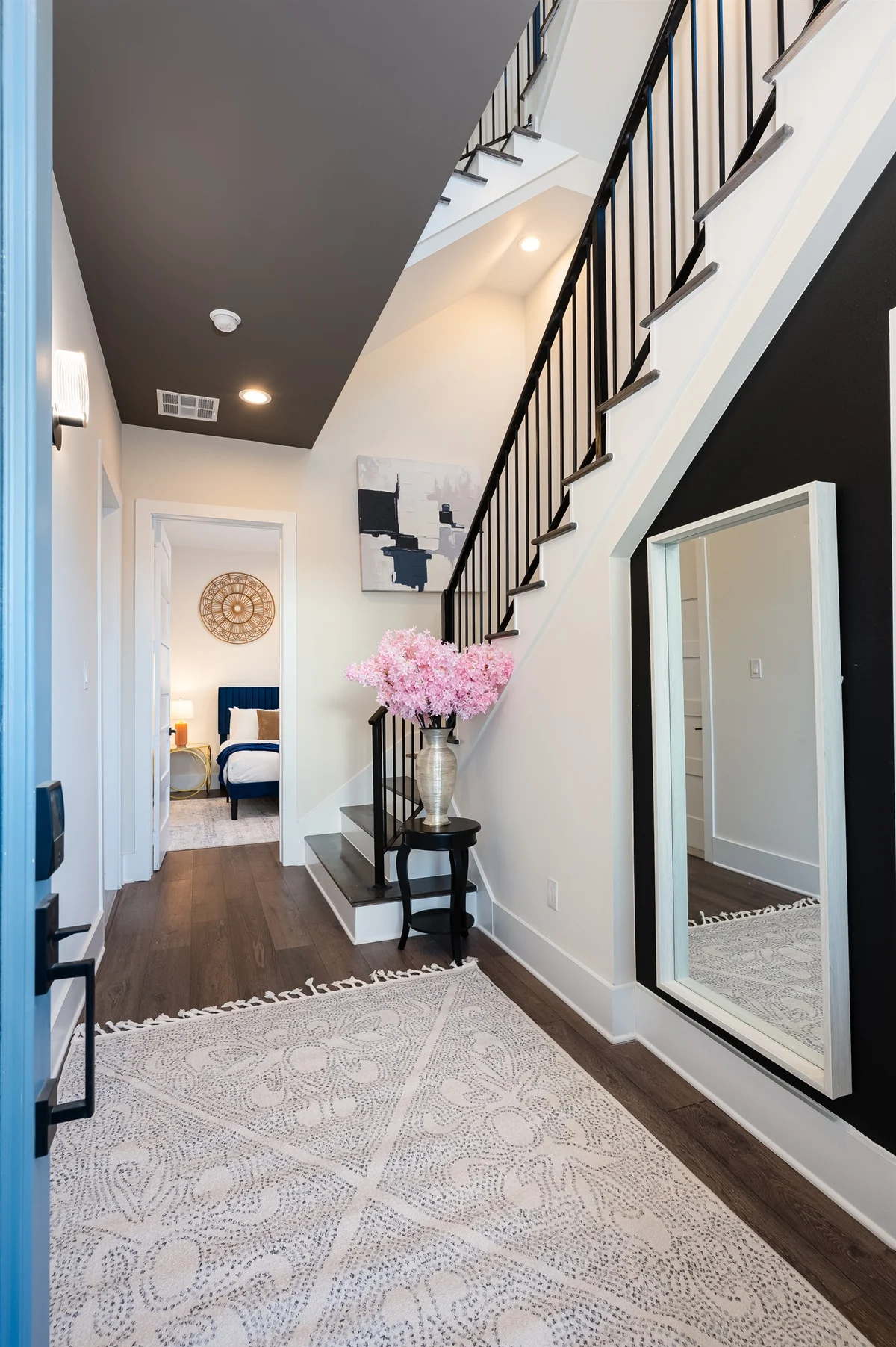 Sleeps 10! Rooftop Luxe • Pet-Friendly • Downtown #14