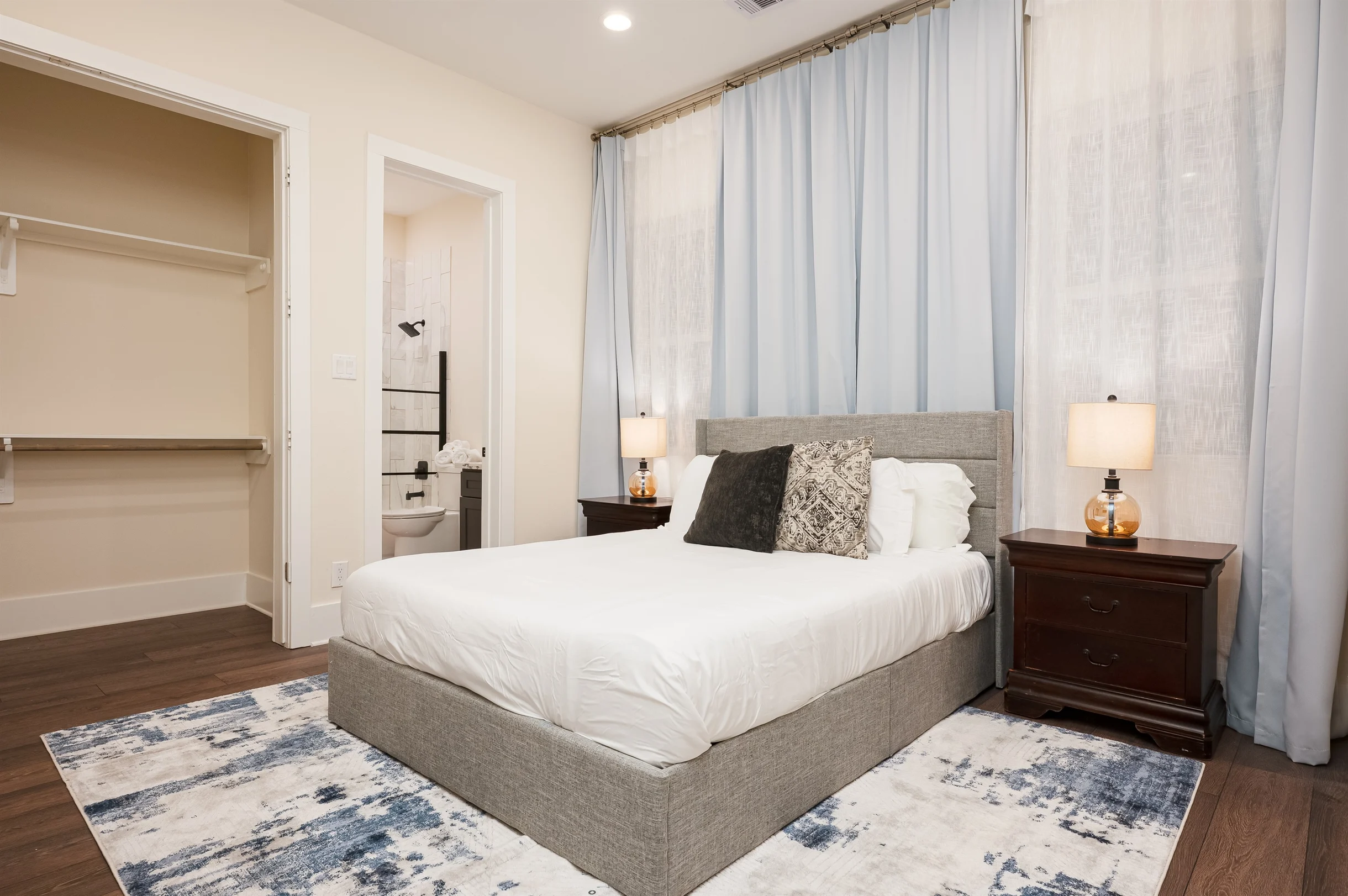 Sleeps 10! Rooftop Luxe • Pet-Friendly • Downtown #29