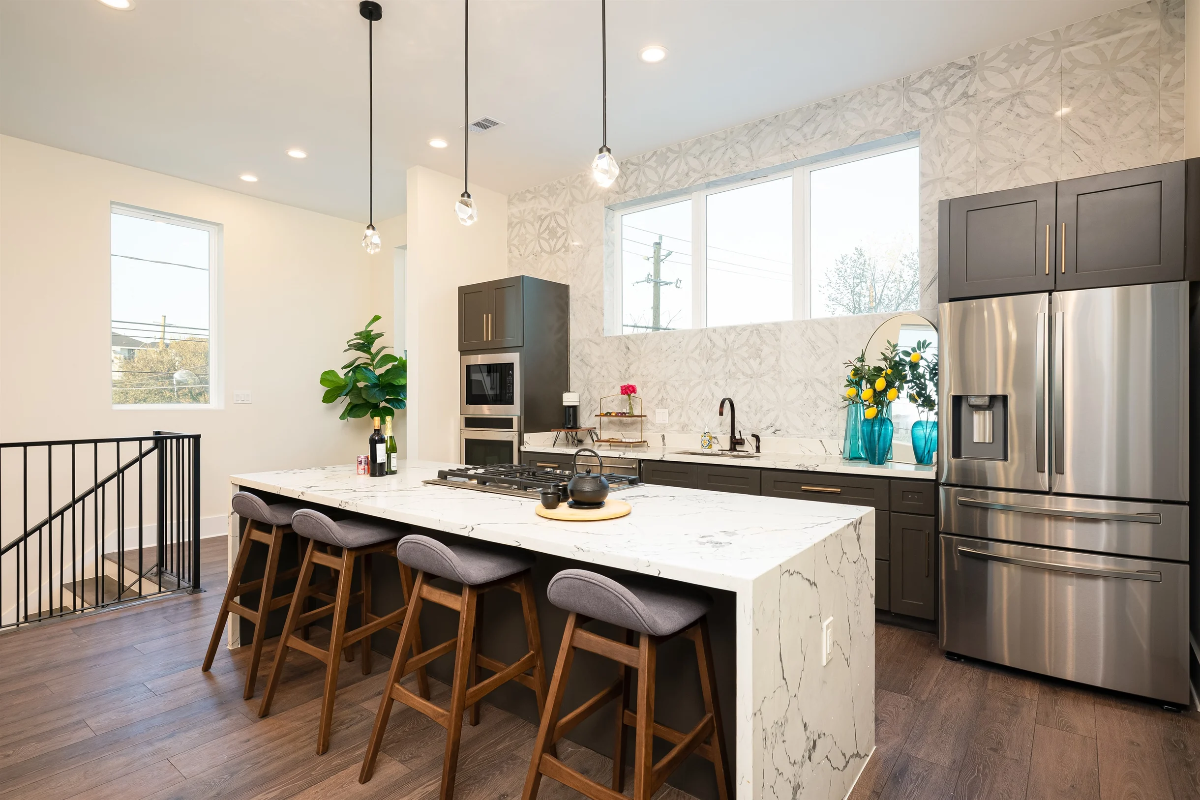 Sleeps 10! Rooftop Luxe • Pet-Friendly • Downtown #24