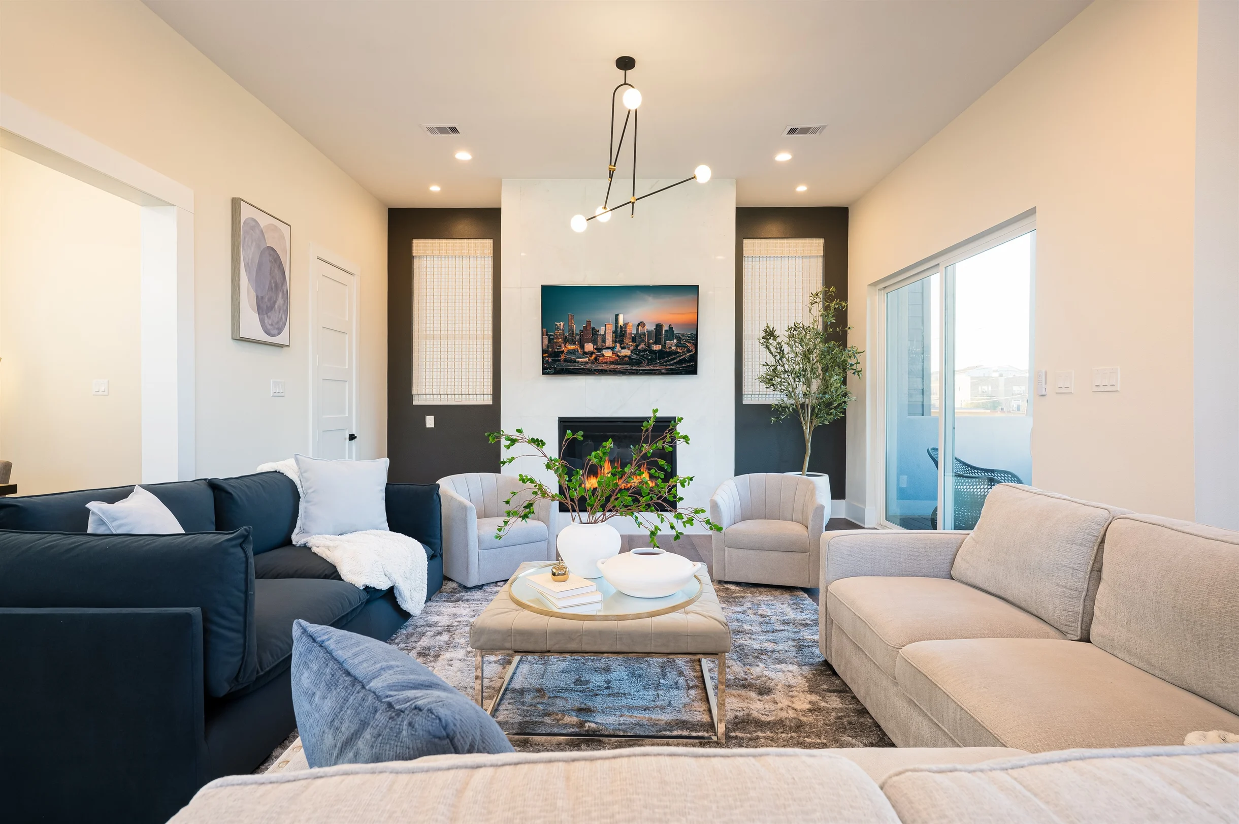 Sleeps 10! Rooftop Luxe • Pet-Friendly • Downtown #56