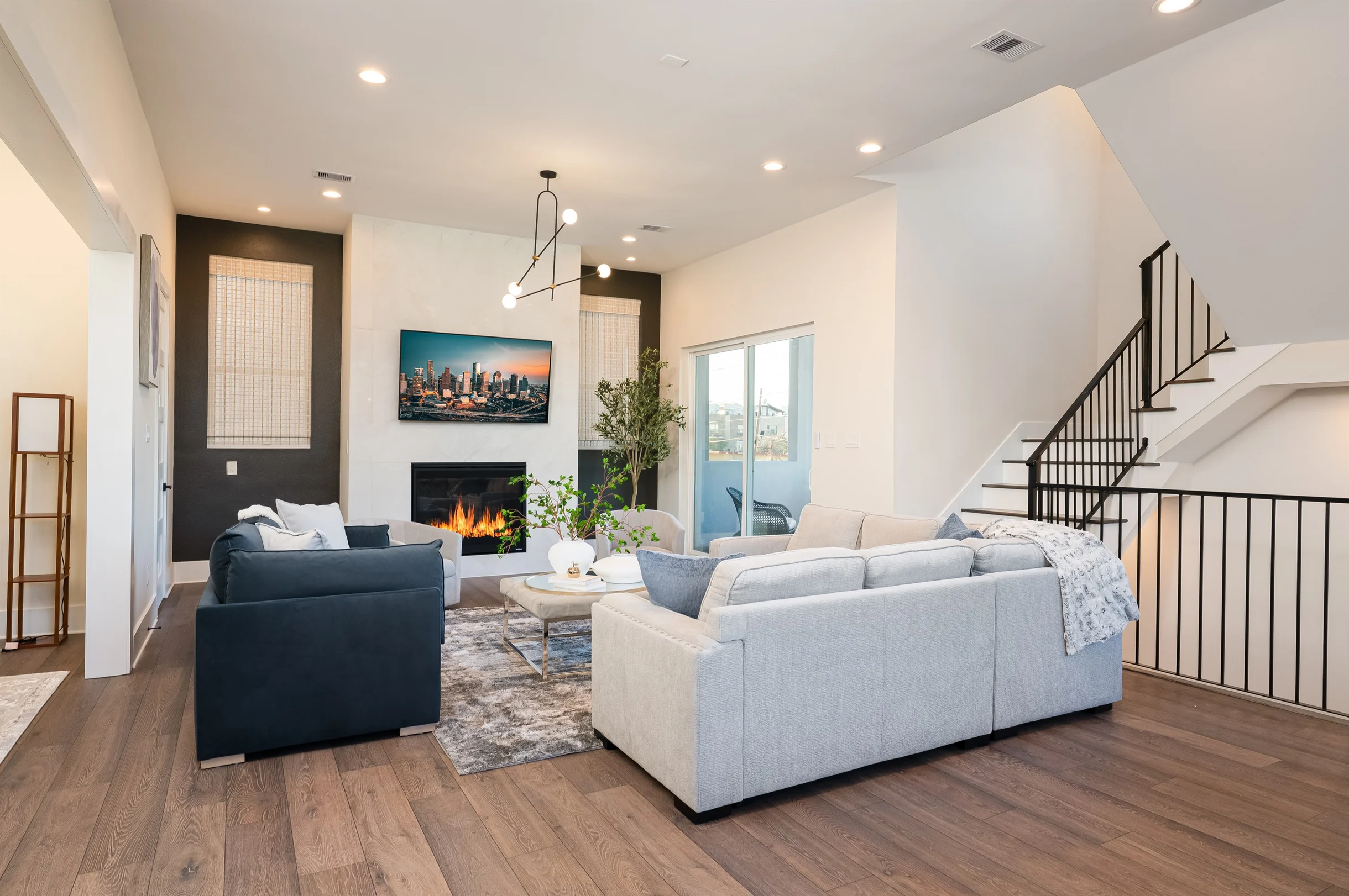 Sleeps 10! Rooftop Luxe • Pet-Friendly • Downtown #41