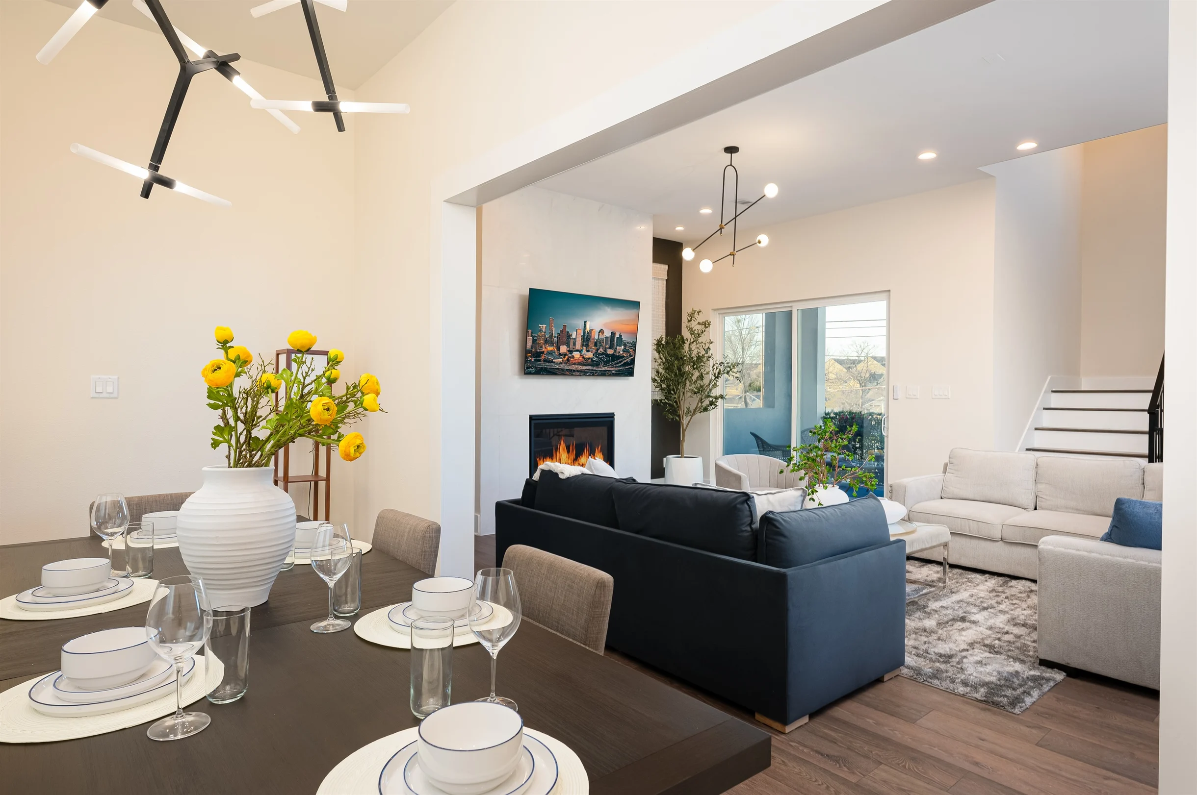 Sleeps 10! Rooftop Luxe • Pet-Friendly • Downtown #7