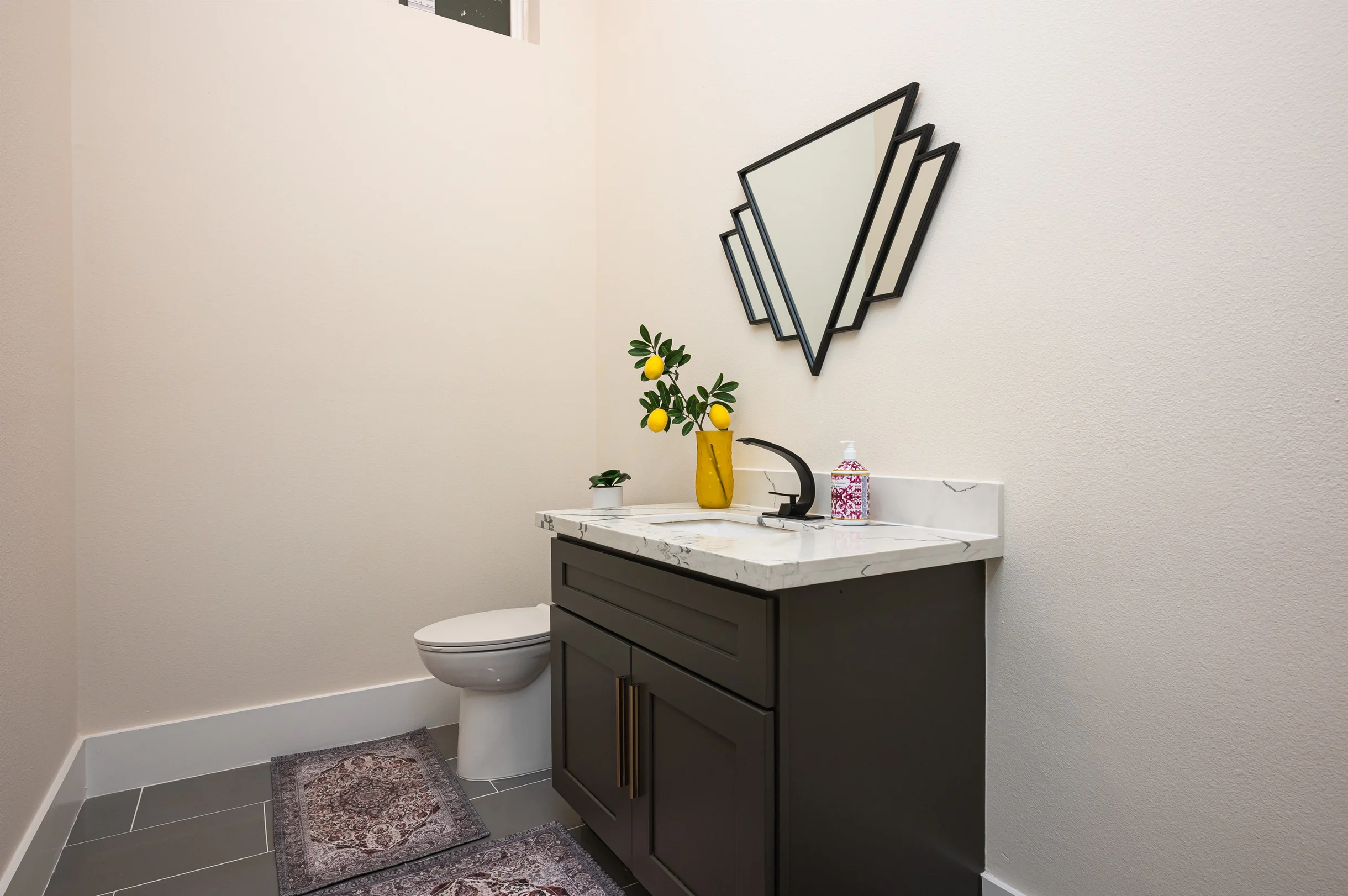 Sleeps 10! Rooftop Luxe • Pet-Friendly • Downtown #9