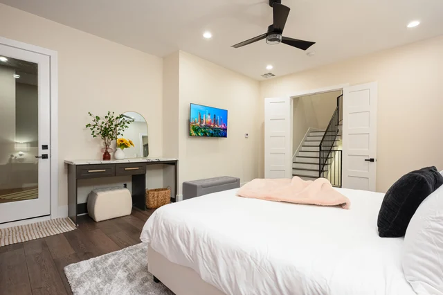 Bedroom 1 image 1
