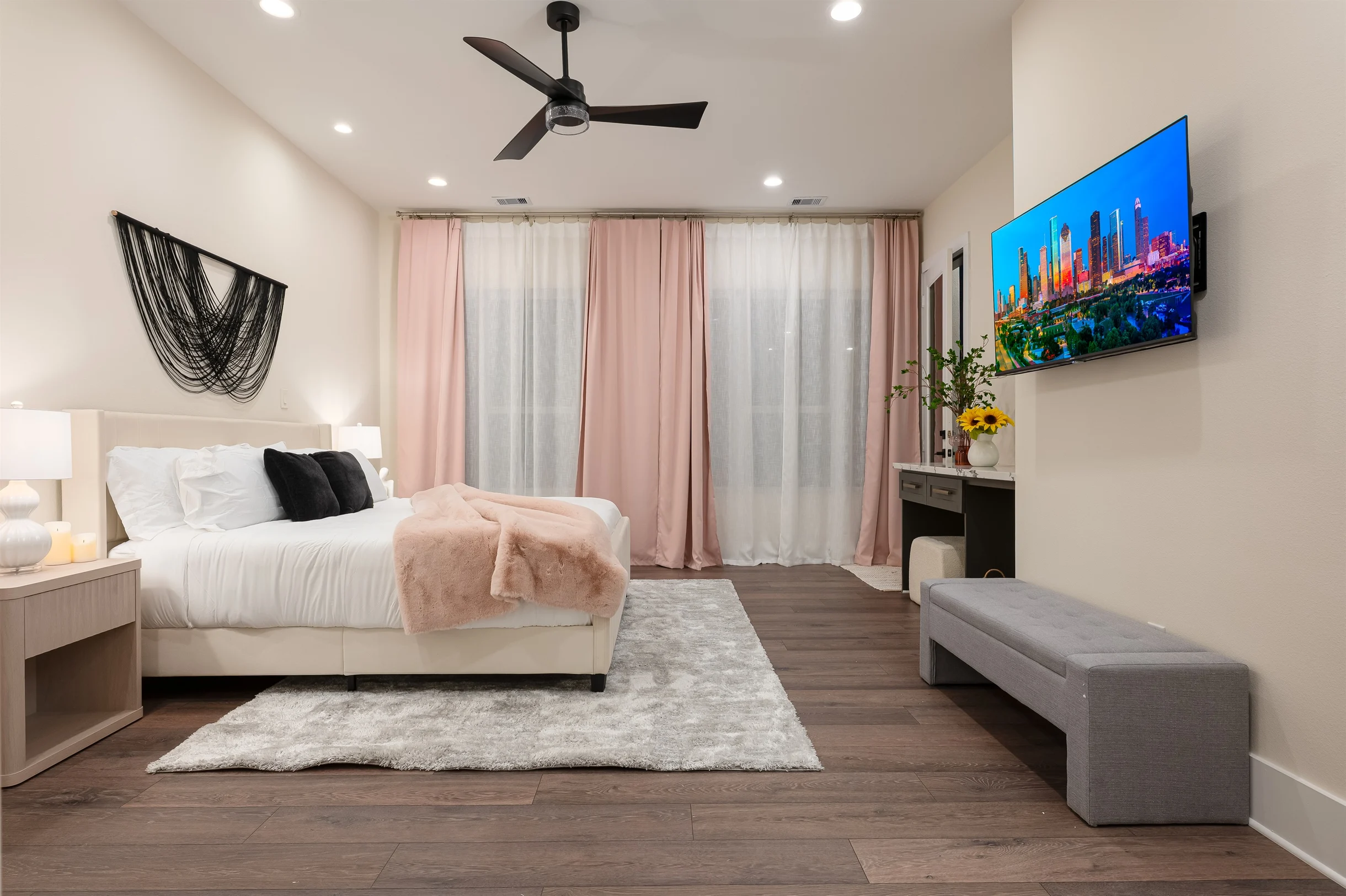 Sleeps 10! Rooftop Luxe • Pet-Friendly • Downtown #22
