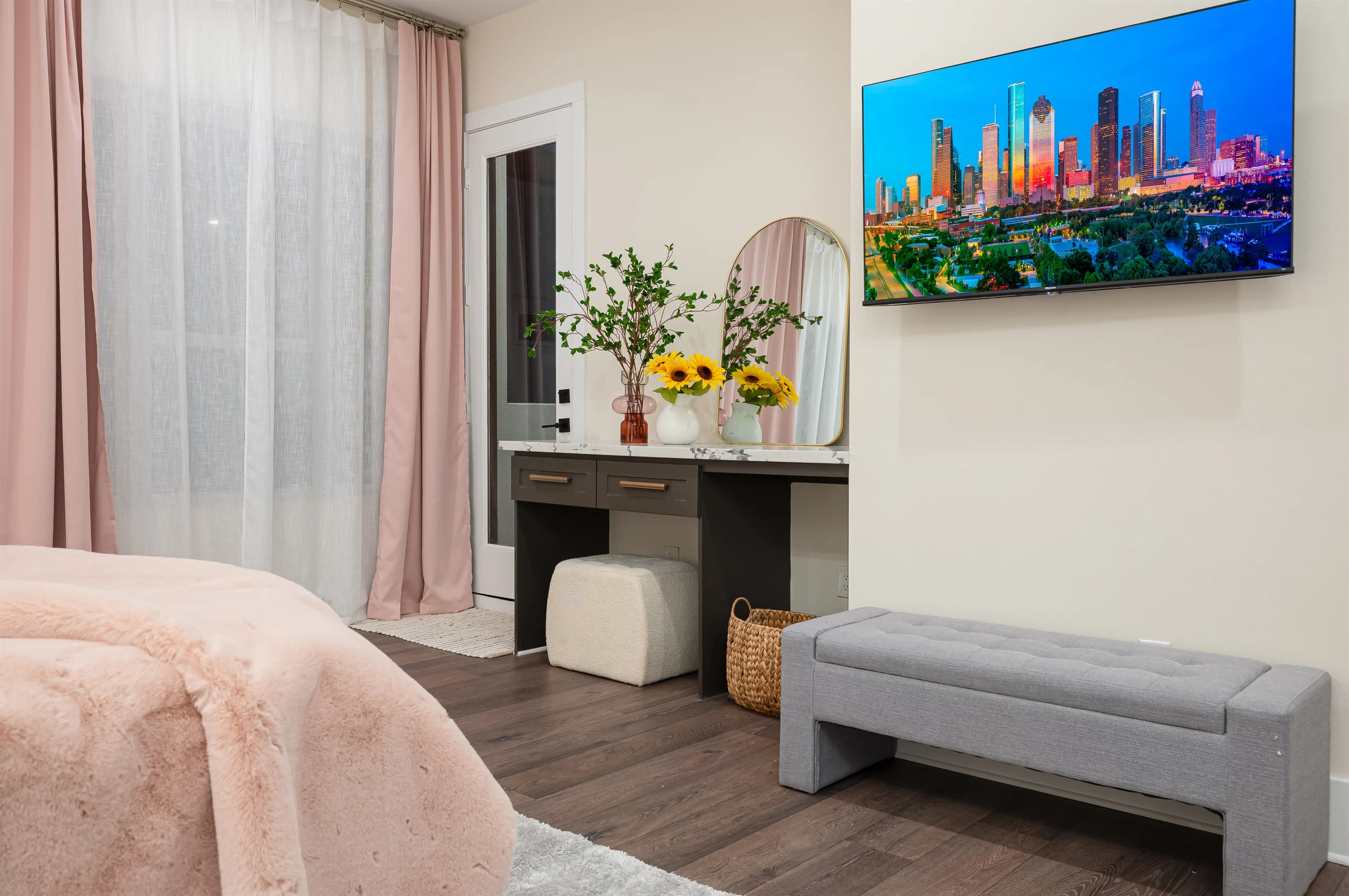 Sleeps 10! Rooftop Luxe • Pet-Friendly • Downtown #35