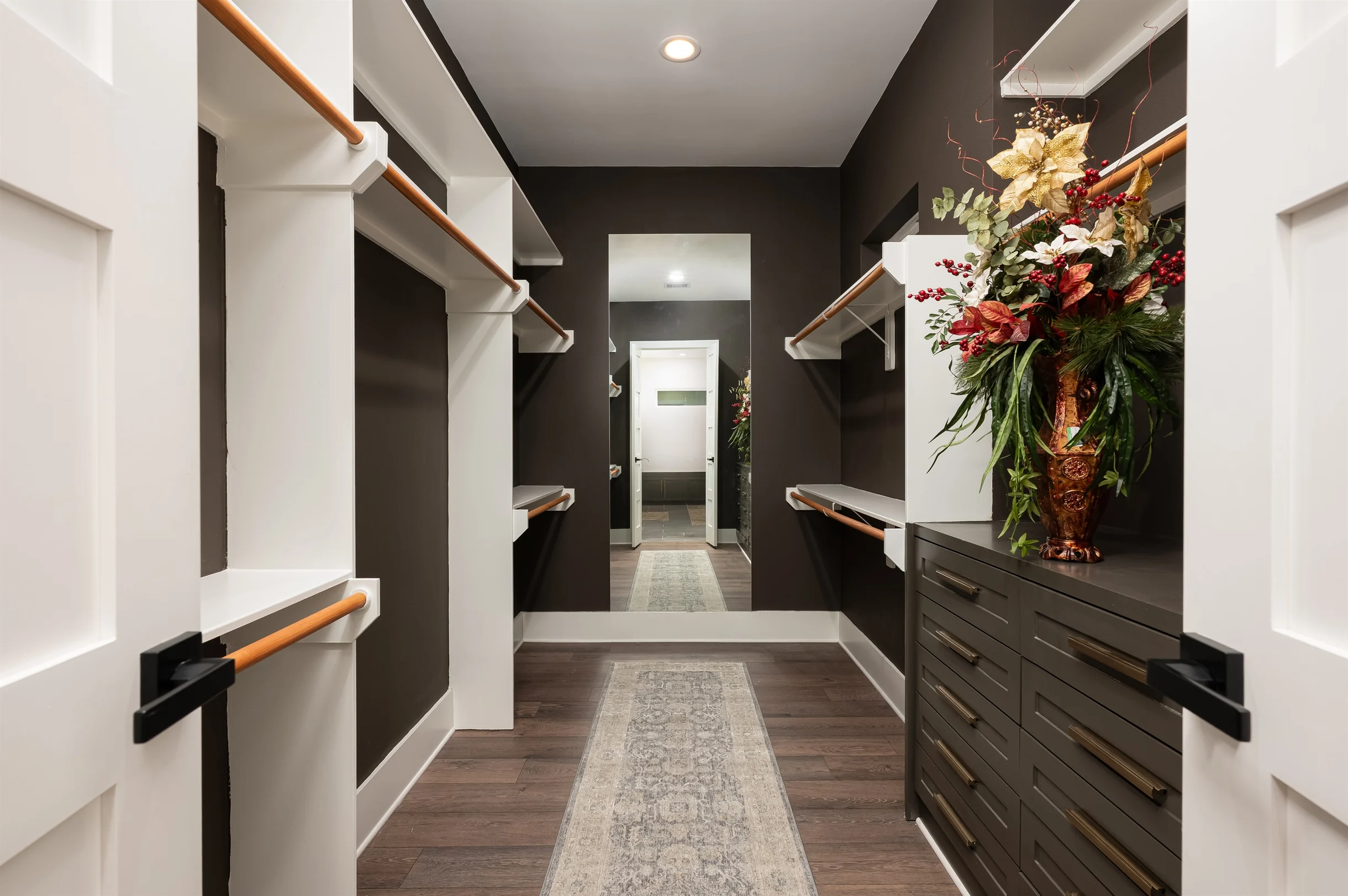 Sleeps 10! Rooftop Luxe • Pet-Friendly • Downtown #52