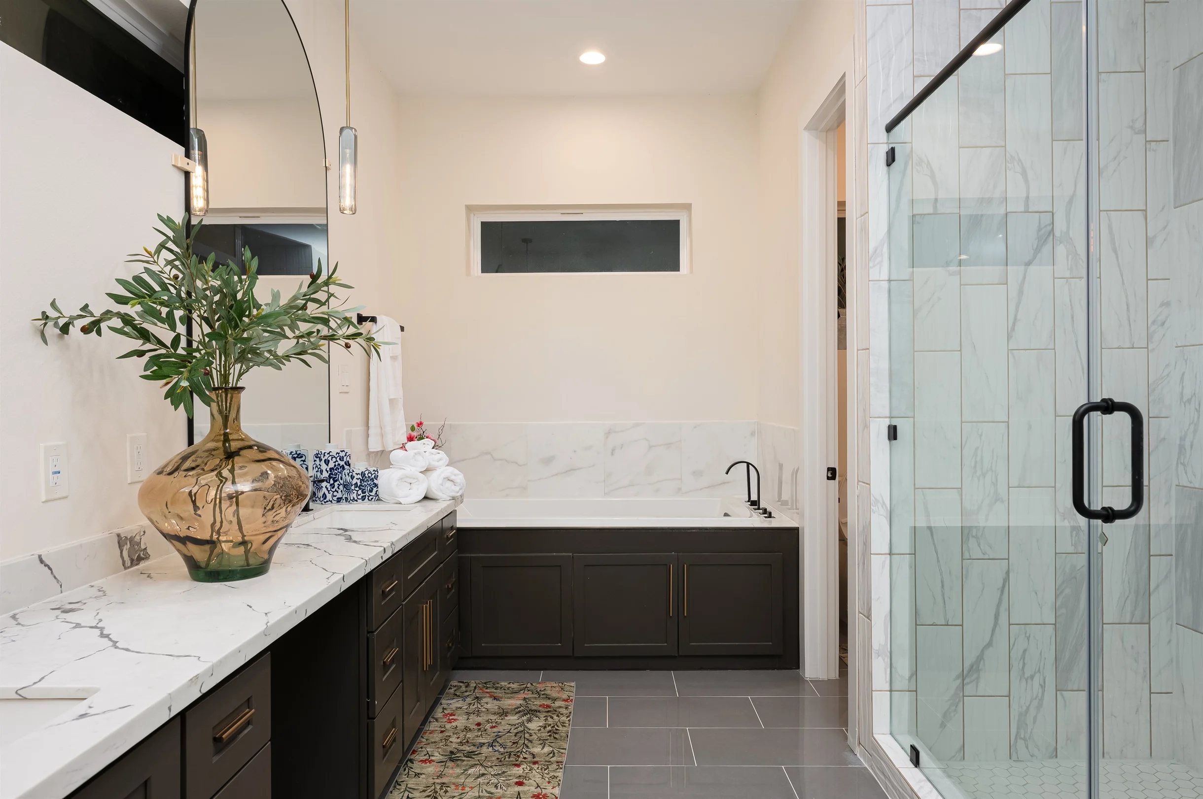 Sleeps 10! Rooftop Luxe • Pet-Friendly • Downtown #26