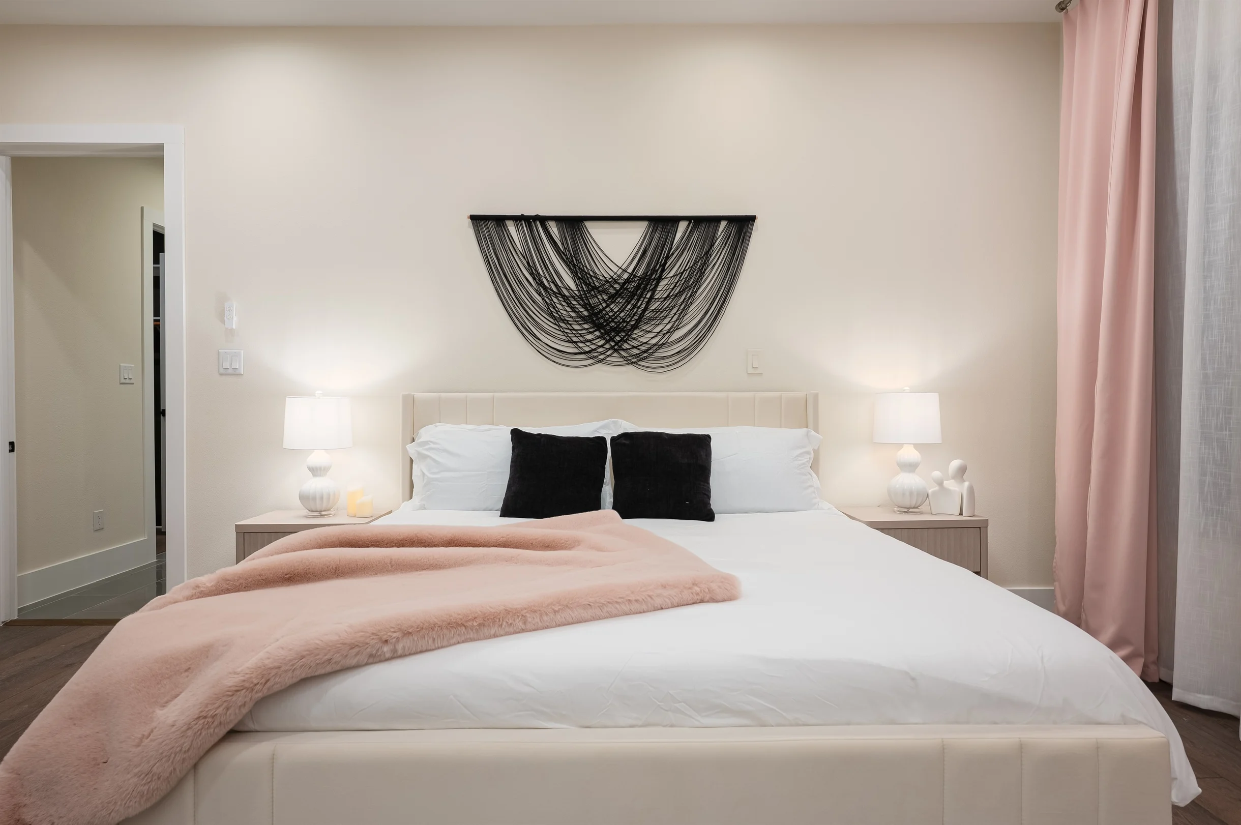 Sleeps 10! Rooftop Luxe • Pet-Friendly • Downtown #50
