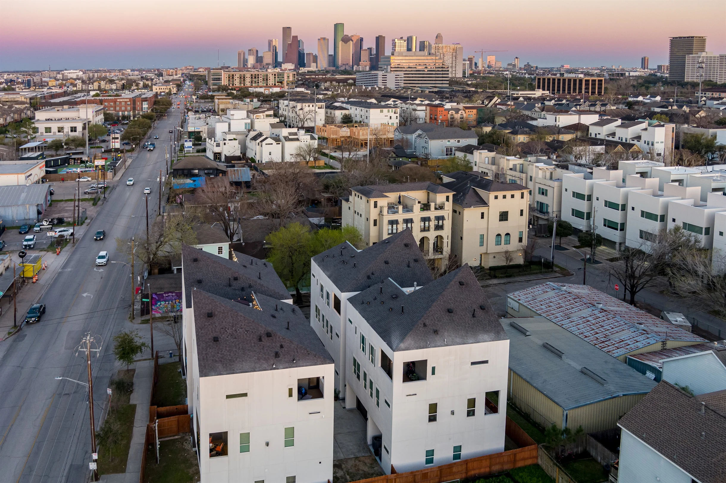 Sleeps 10! Rooftop Luxe • Pet-Friendly • Downtown #39