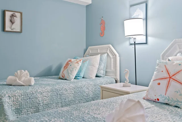 Bedroom 1 image 1