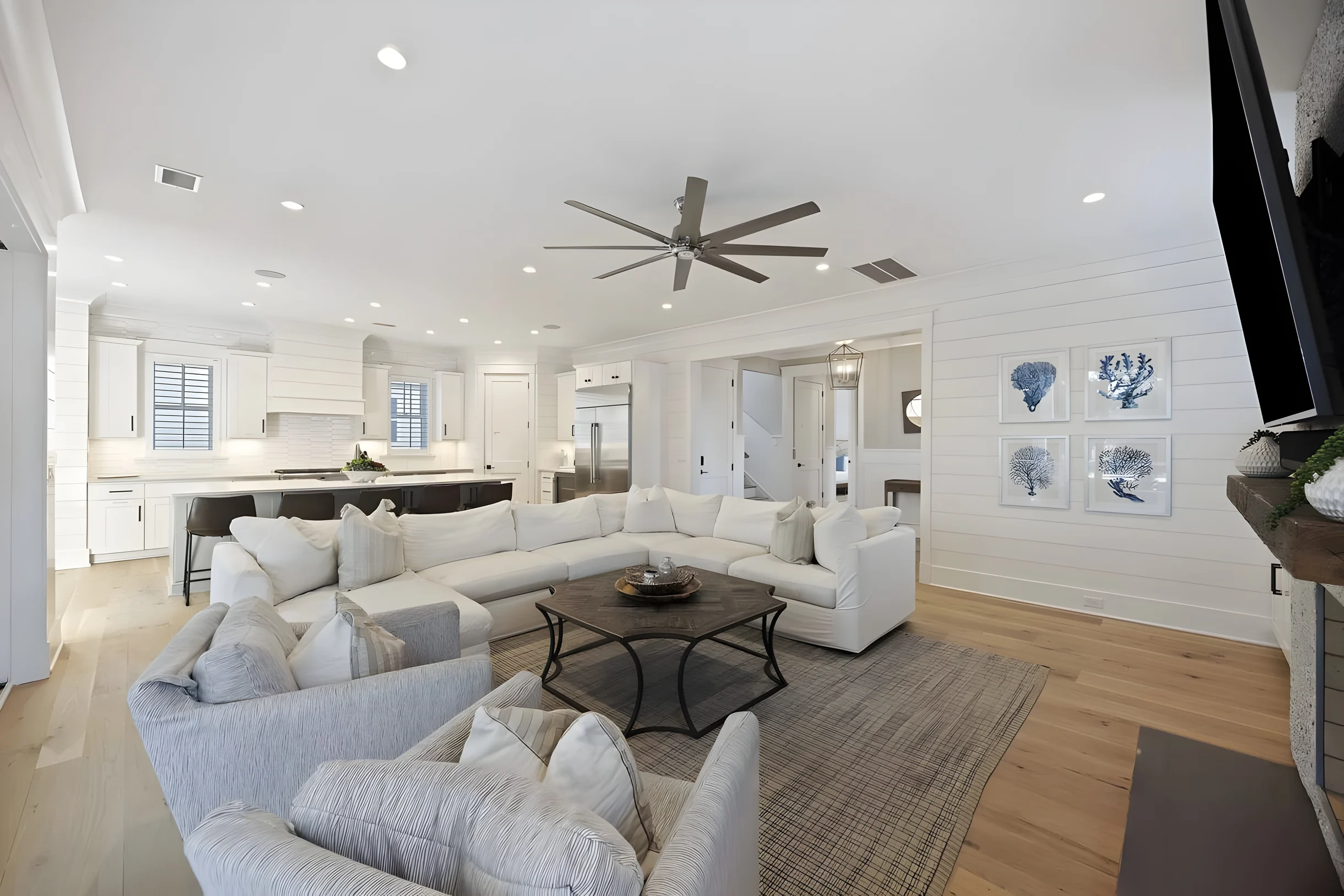 AV3-39: 3 39th Avenue #29