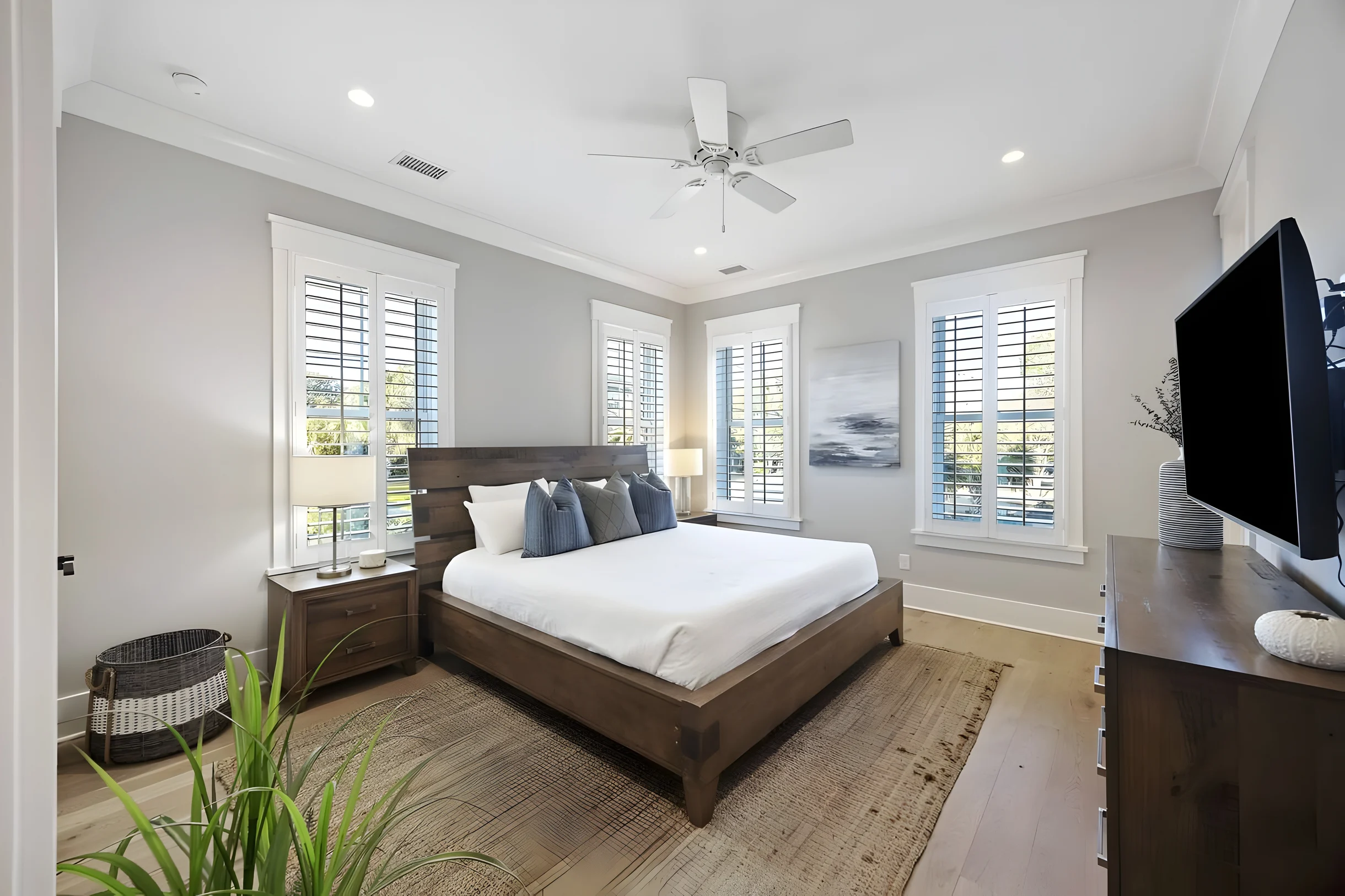 AV3-39: 3 39th Avenue #11