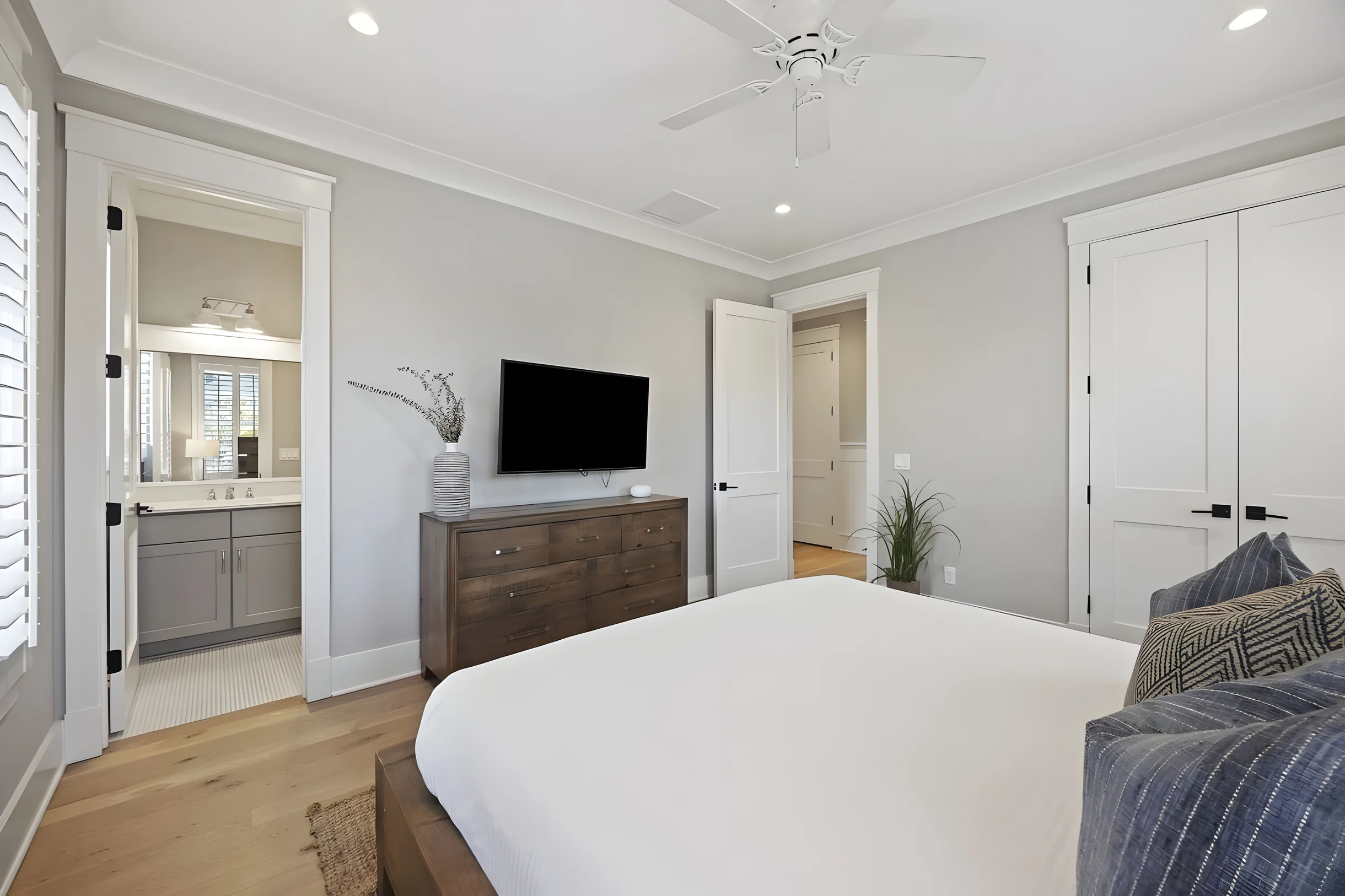 AV3-39: 3 39th Avenue #31
