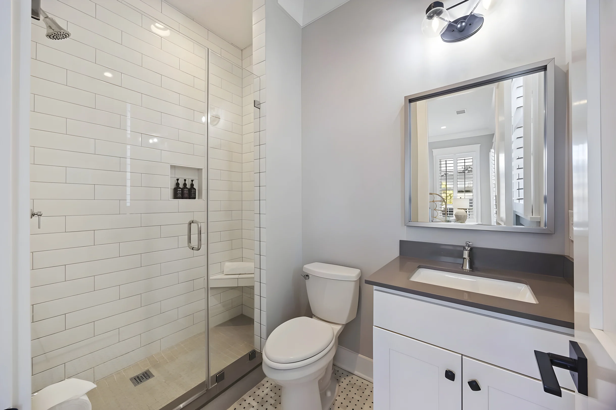 AV3-39: 3 39th Avenue #14