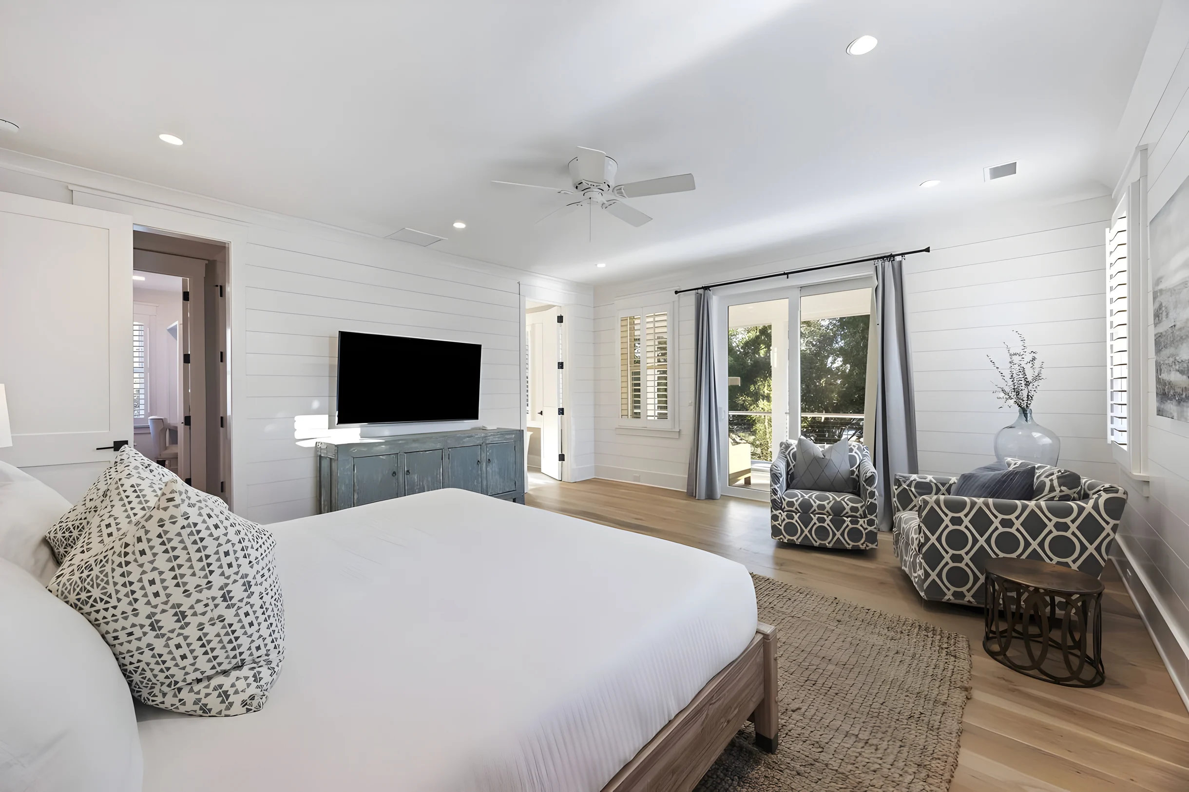 AV3-39: 3 39th Avenue #35