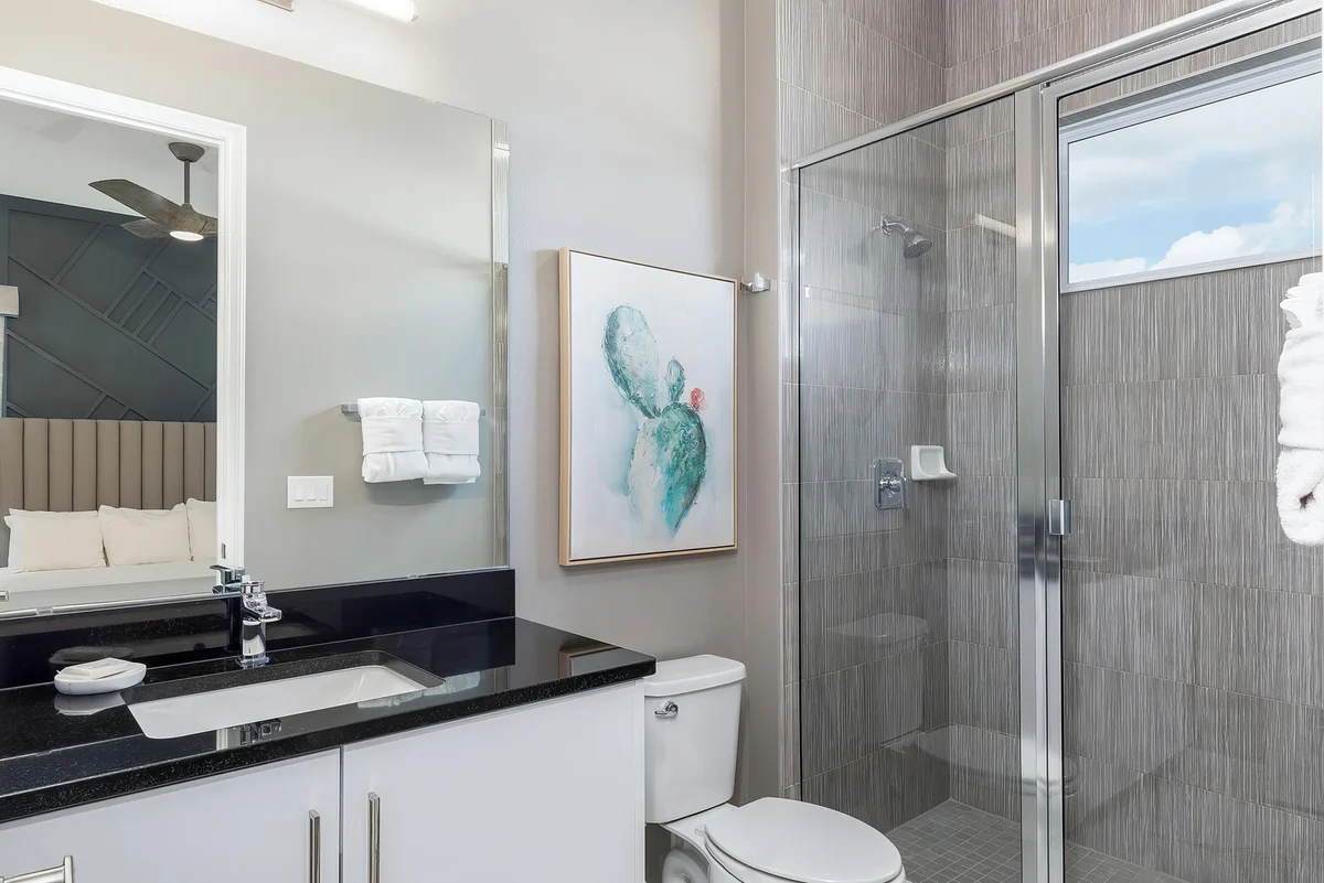 Ensuite Bathroom 6 image 1