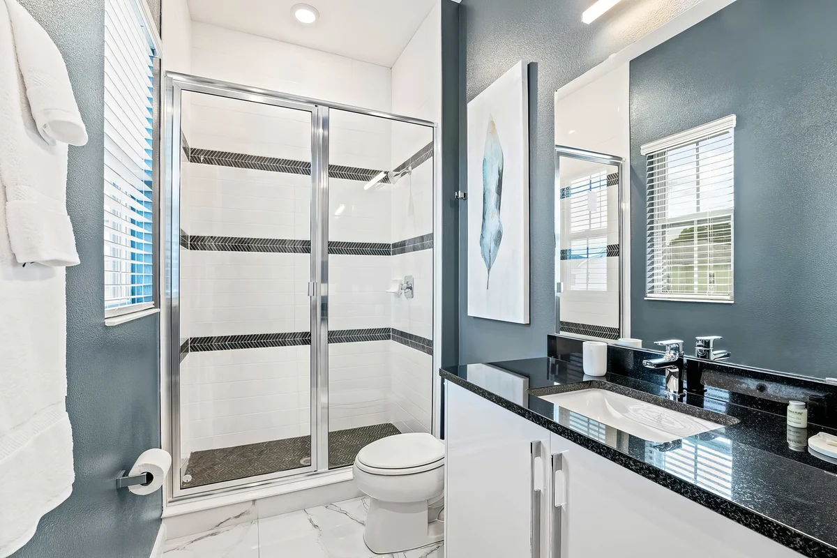 Ensuite Bathroom 6 image 1