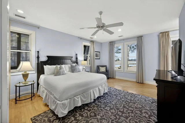 Bedroom 1 image 1