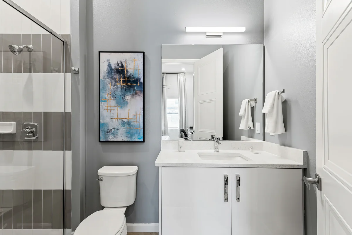 Ensuite Bathroom 3 image 1