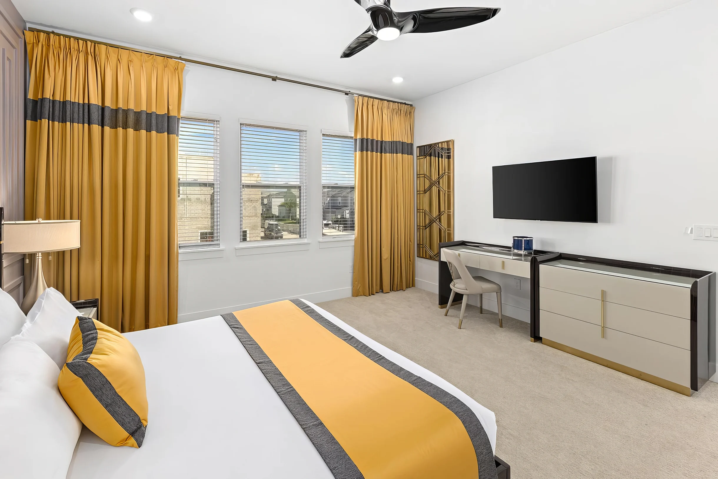 Wander Davenport Charm #24